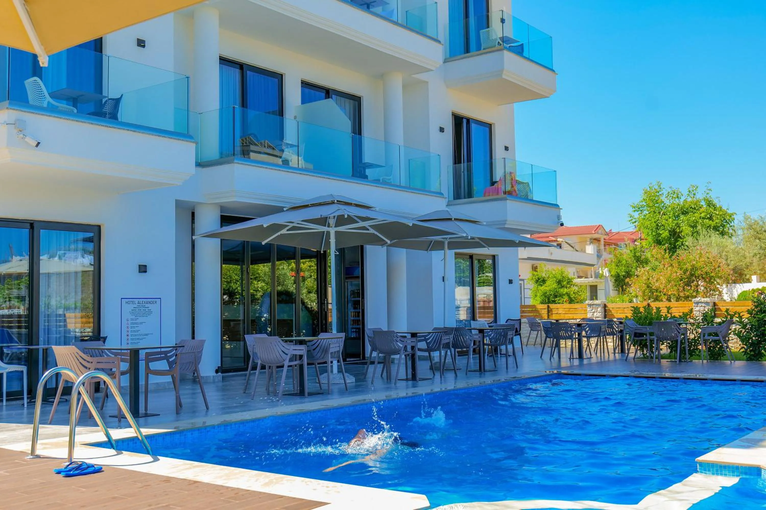 Swimming pool in Hotel Alexander