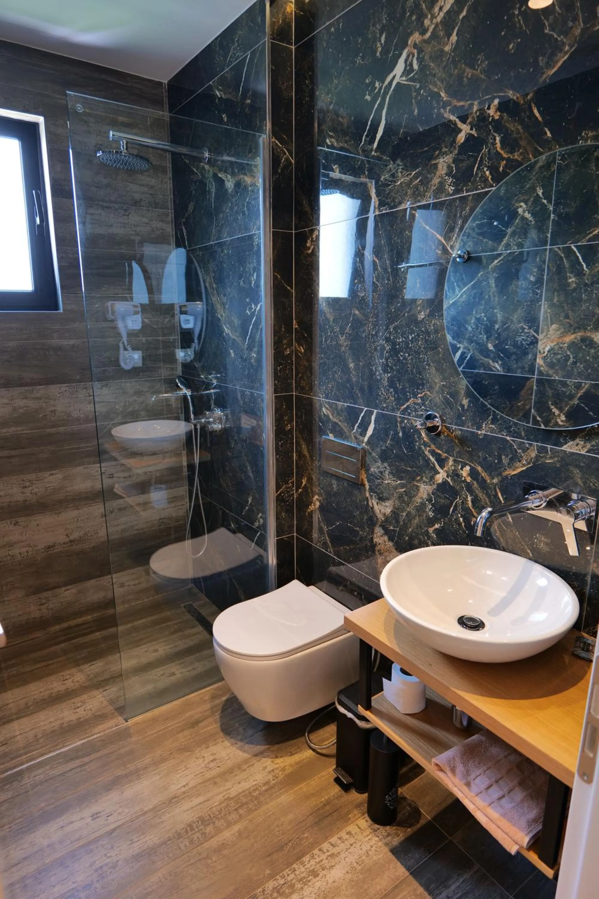 Bathroom in Hotel Alexander