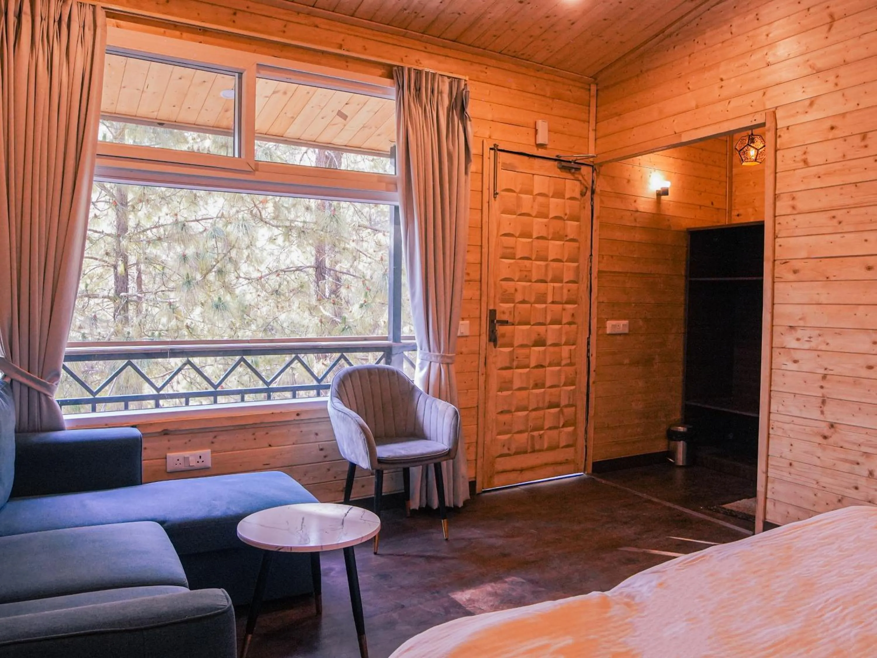 Photo of the whole room in THEHIMALAYANLIVING WHISTLING PINES