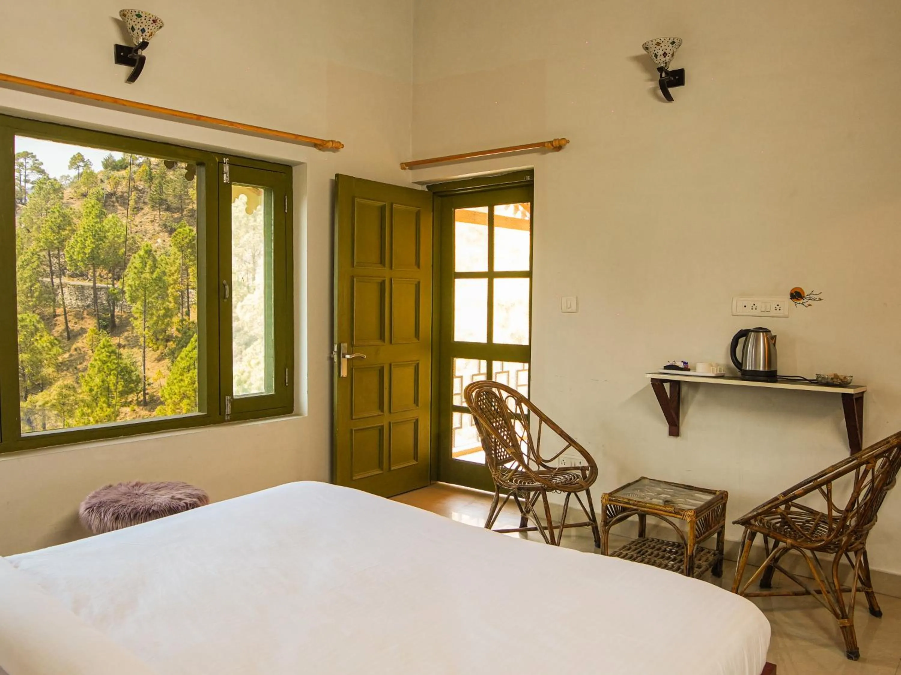 Seating area, Bed in THEHIMALAYANLIVING WHISTLING PINES