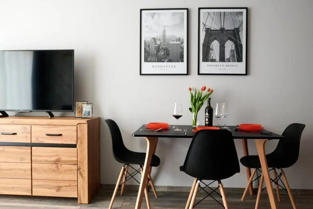 Dining area in EASY RENT Apartments - Crystal, Centrum Free Parking 24h Check-in