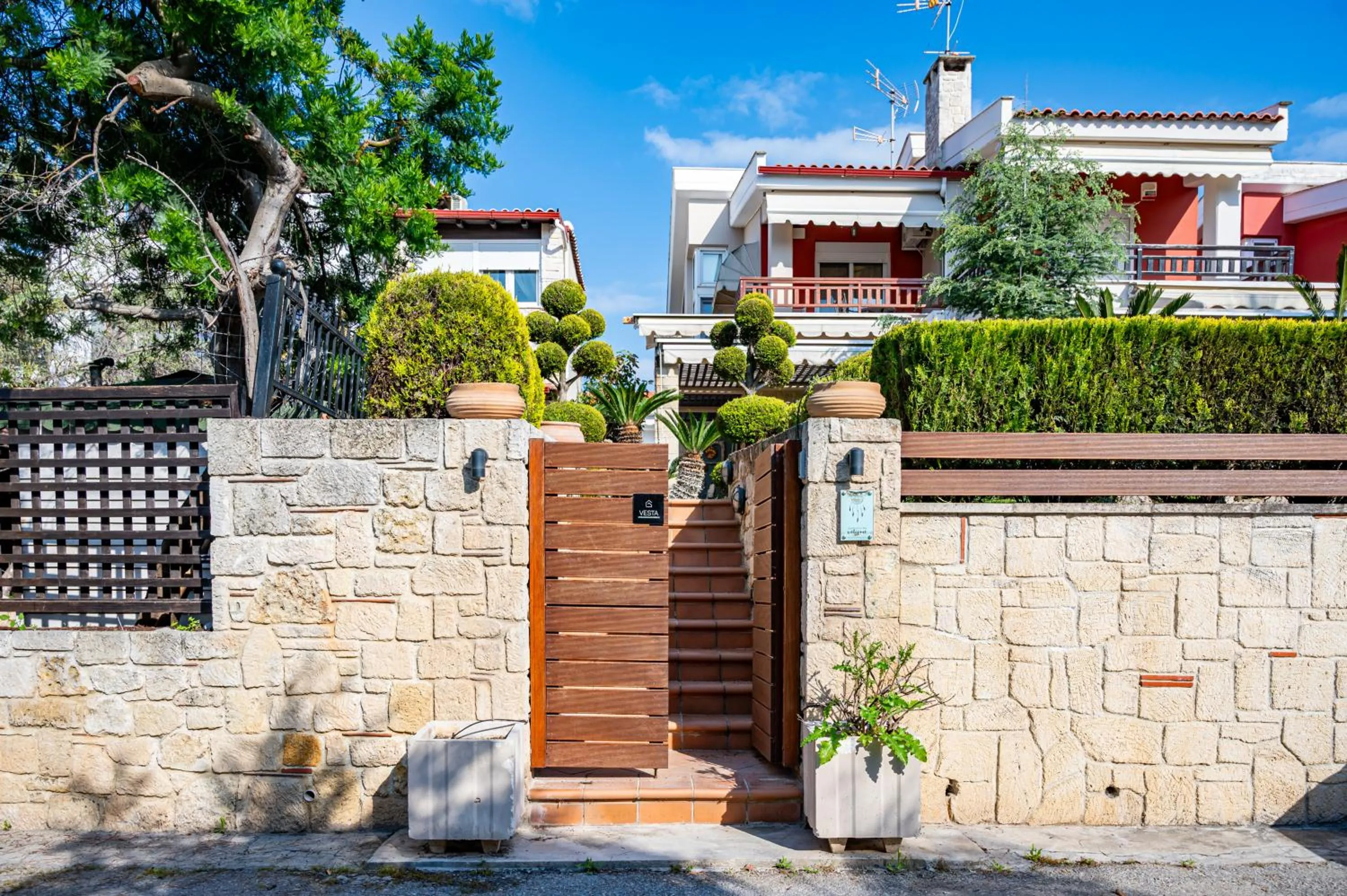 Facade/entrance in Emily's Luxury Suites