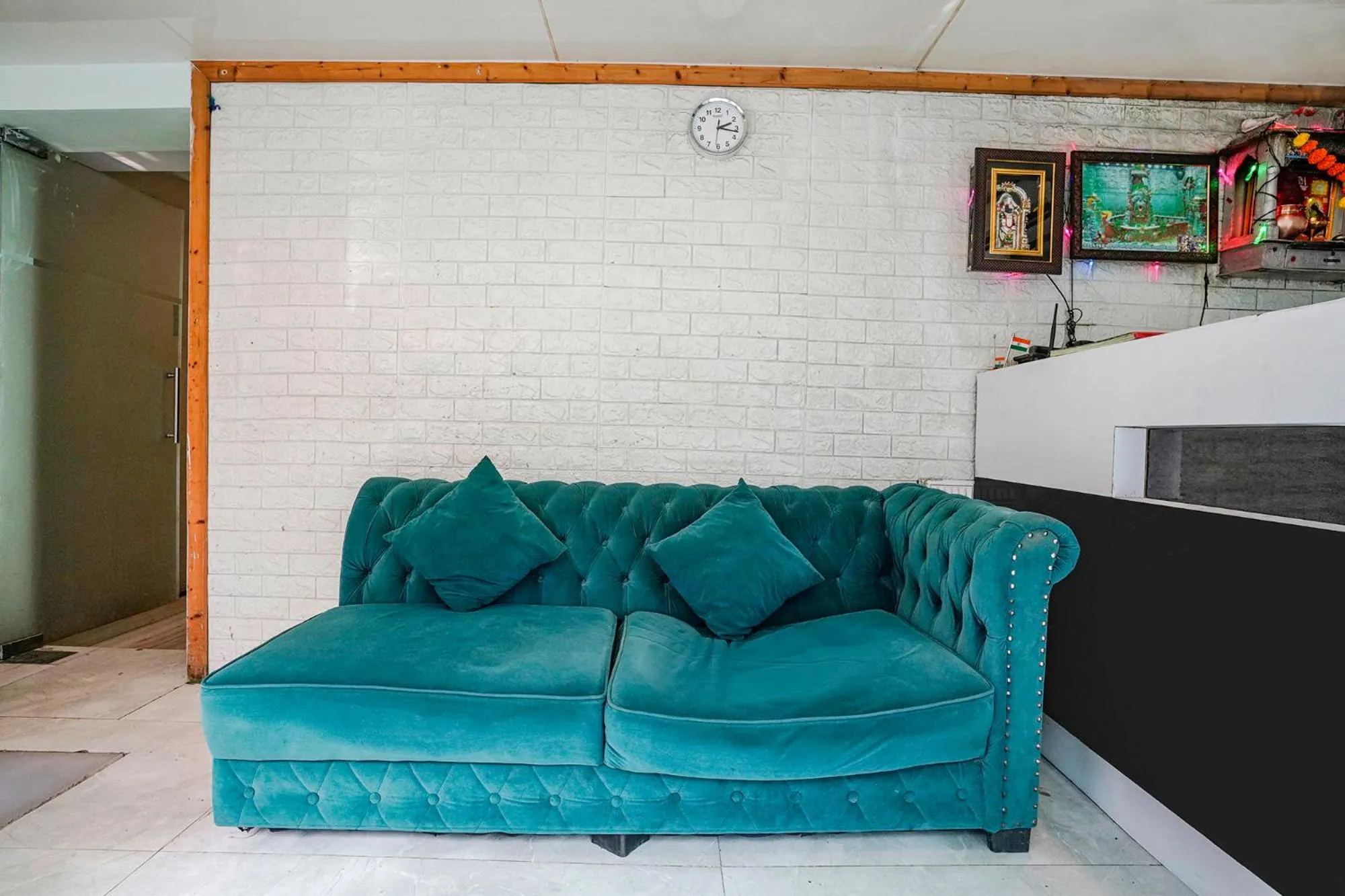 Seating area in Via Twigo Inn