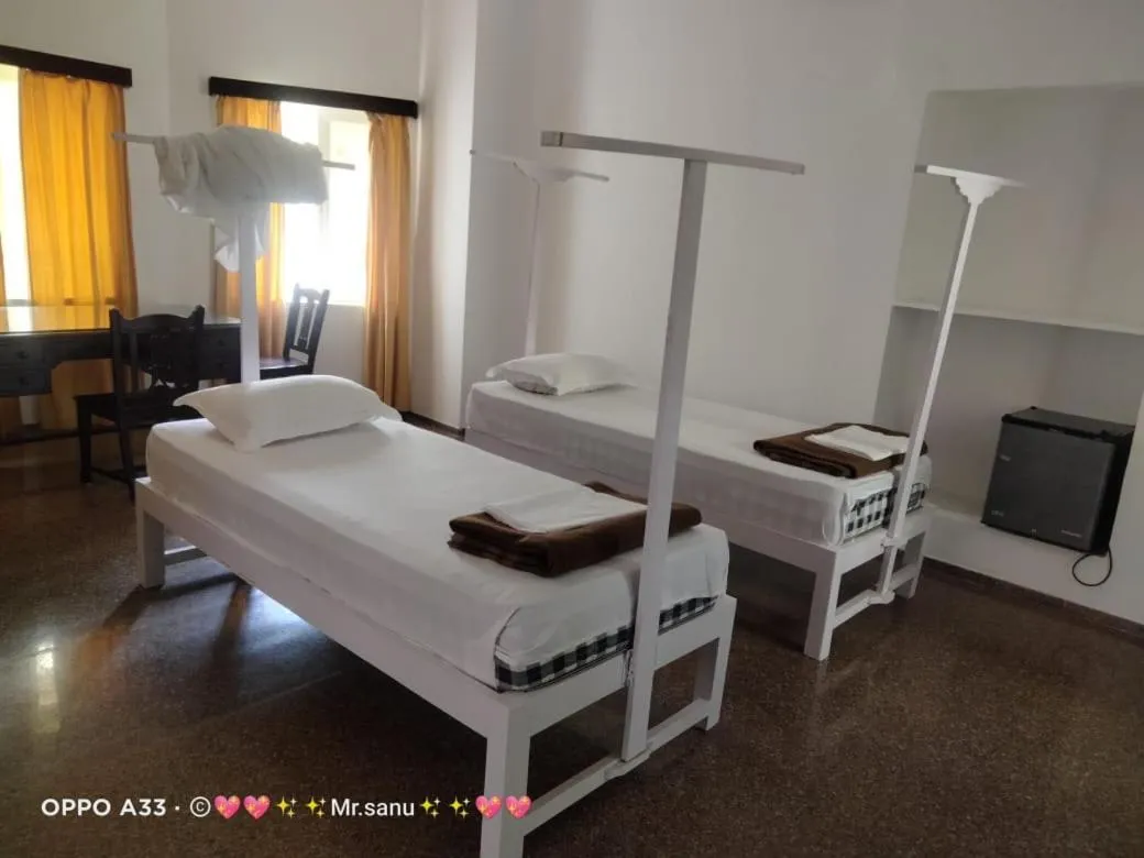 Photo of the whole room, Bed in Z Hotel