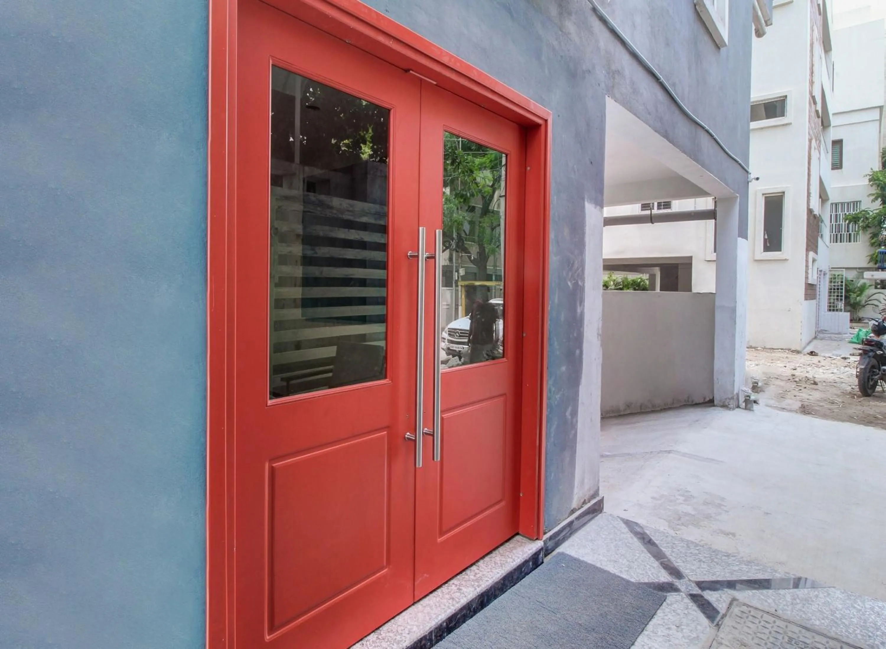 Facade/entrance in Super Townhouse RCC Majestic 397 LB Nagar