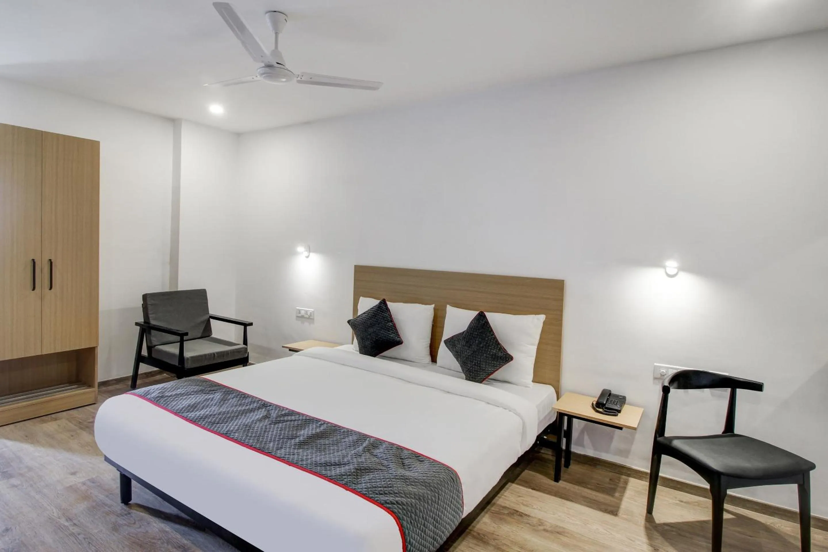 Bedroom, Bed in Super Townhouse RCC Majestic 397 LB Nagar