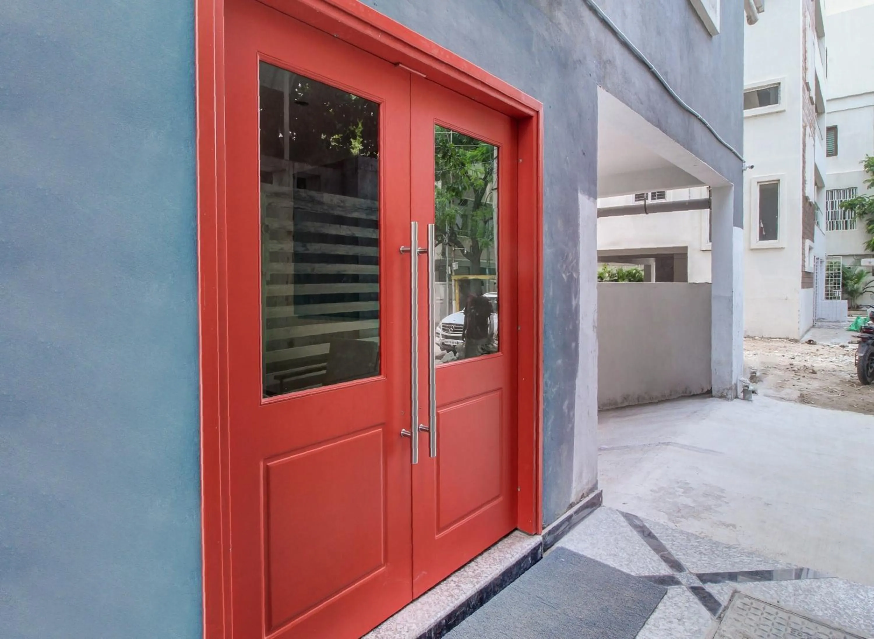 Facade/entrance in Super Townhouse RCC Majestic 397 LB Nagar