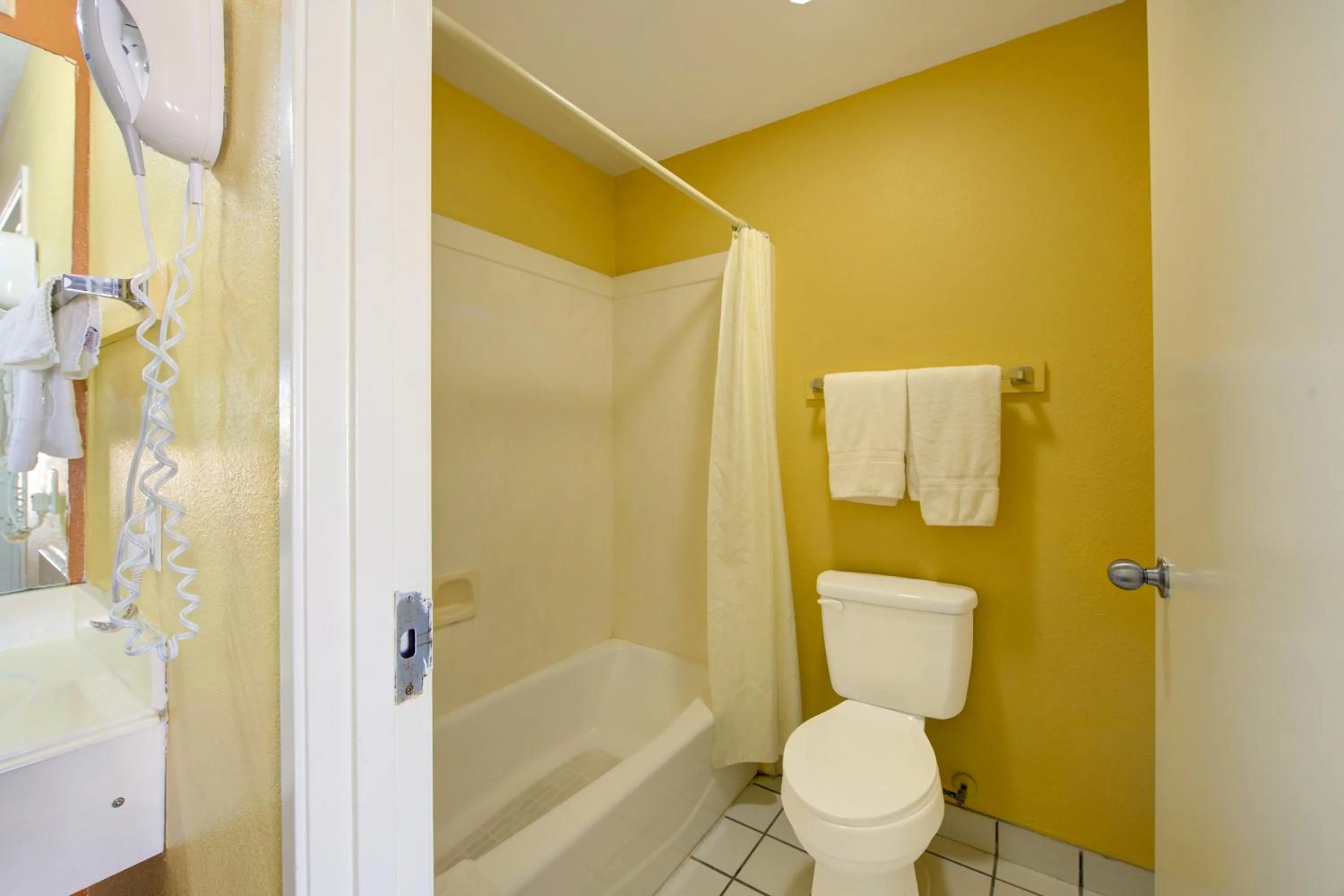 Bathroom in Heights Inn by Townhouse Harker Heights Killeen