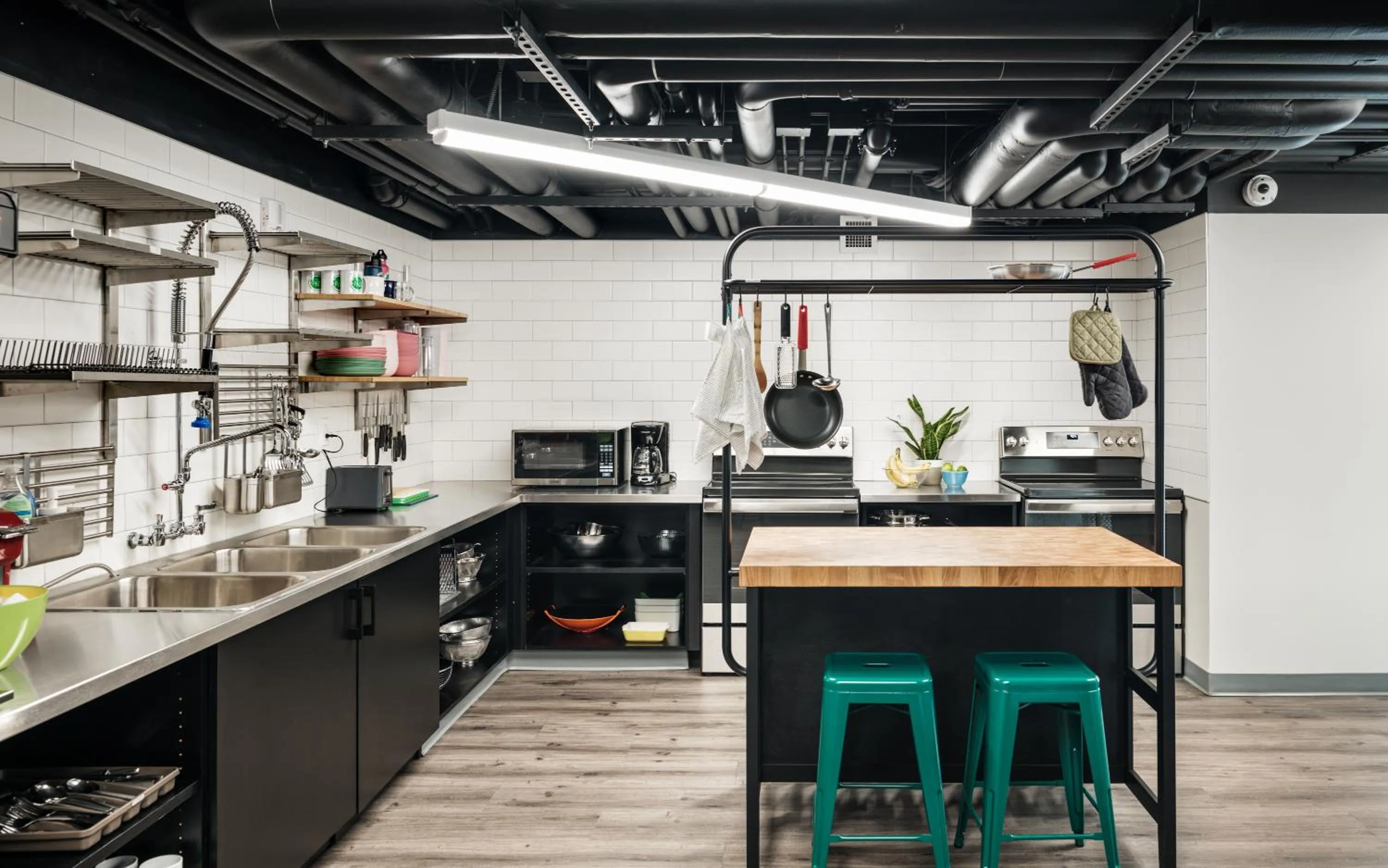 Kitchen or kitchenette in The Block Hotel & Commons