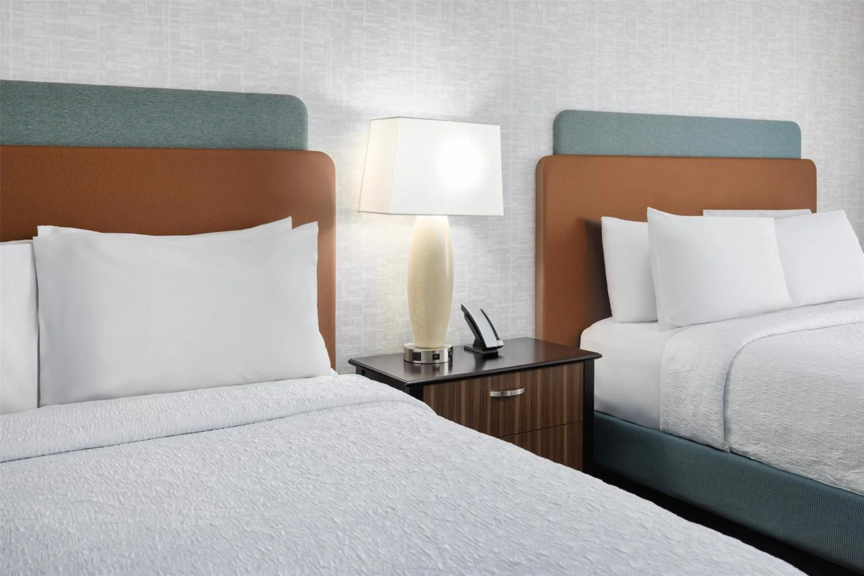 Bed in Hampton Inn & Suites Chattanooga/Hamilton Place