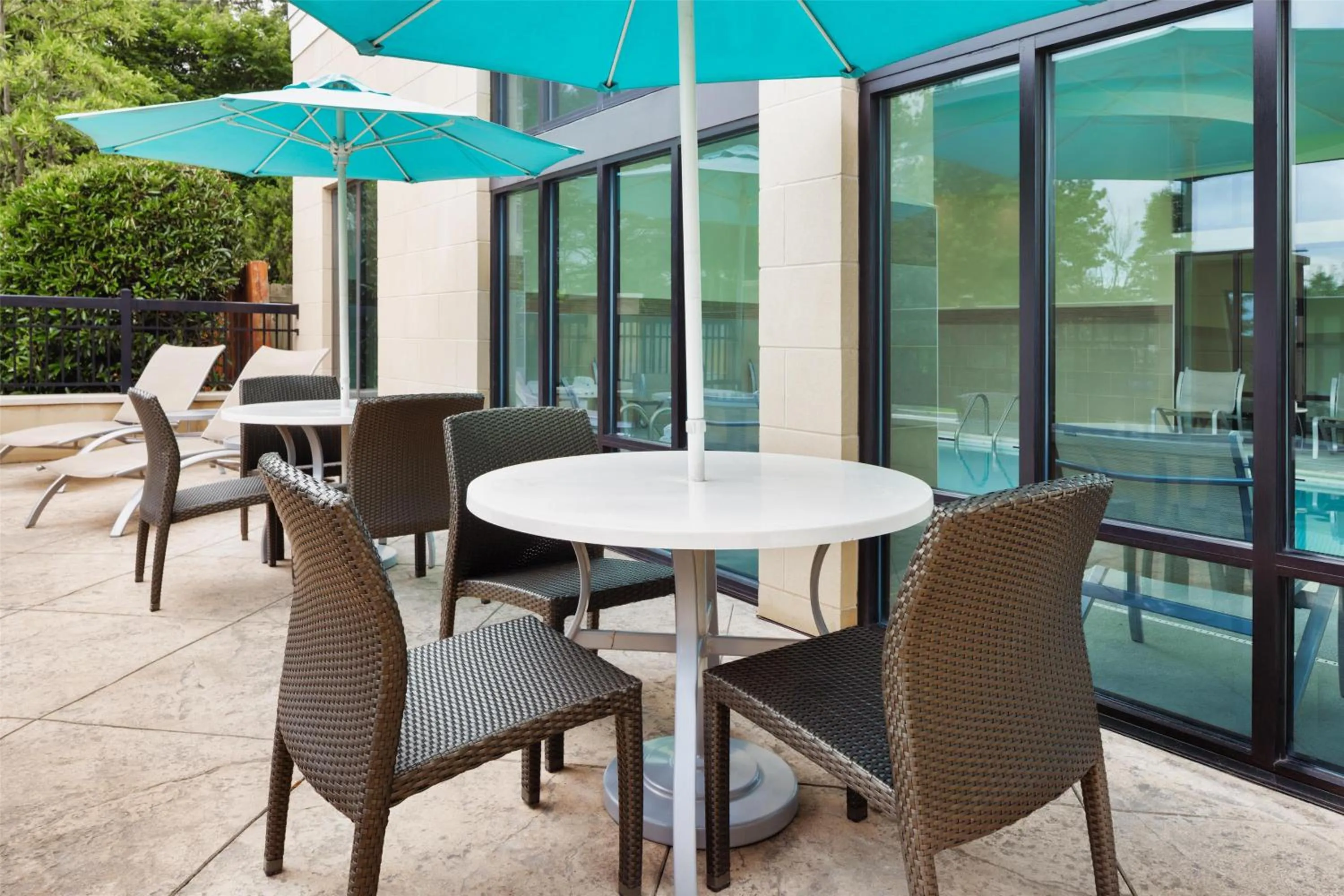 Patio in Hampton Inn & Suites Chattanooga/Hamilton Place