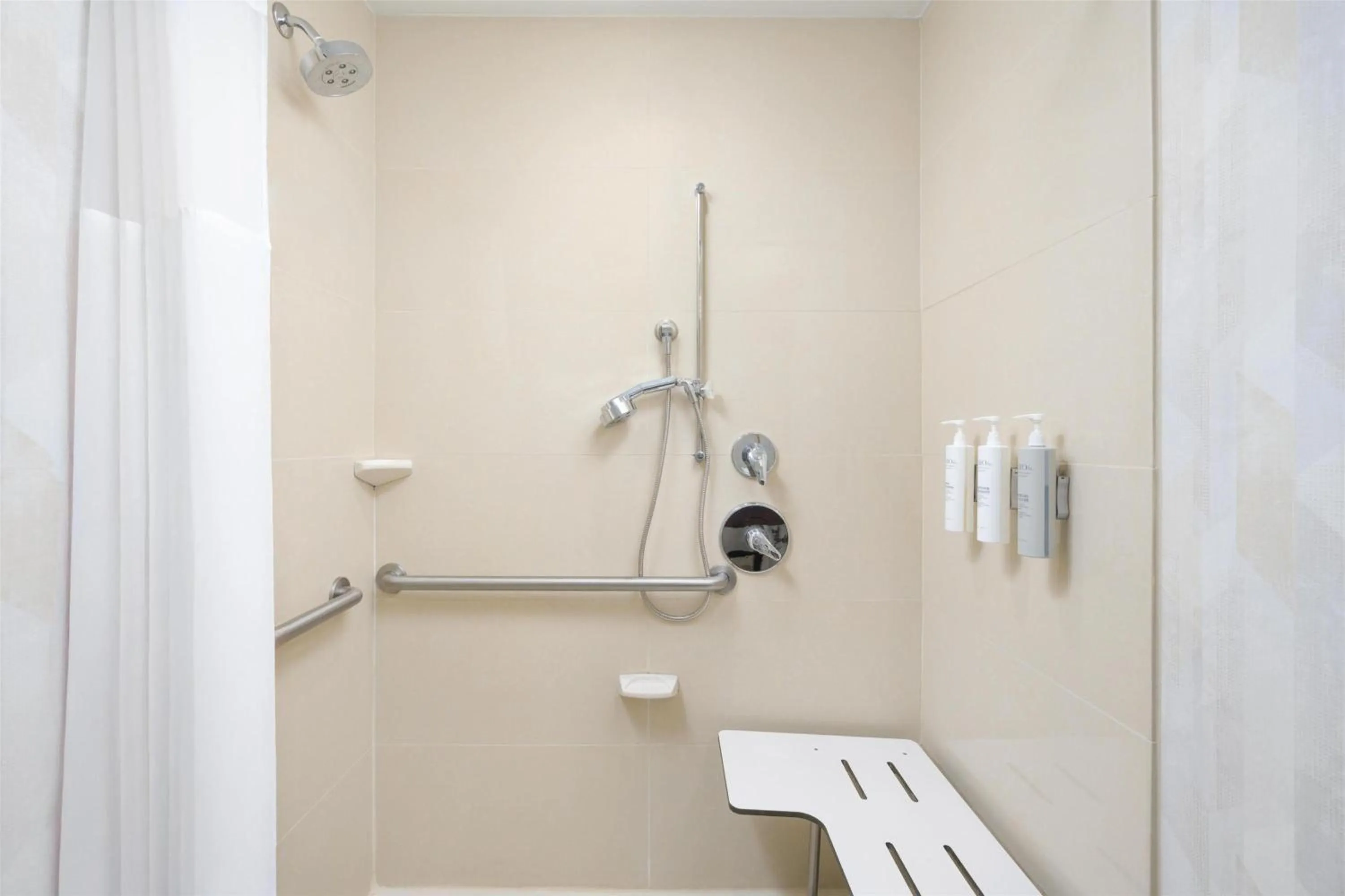 Bathroom in Hampton Inn & Suites Chattanooga/Hamilton Place