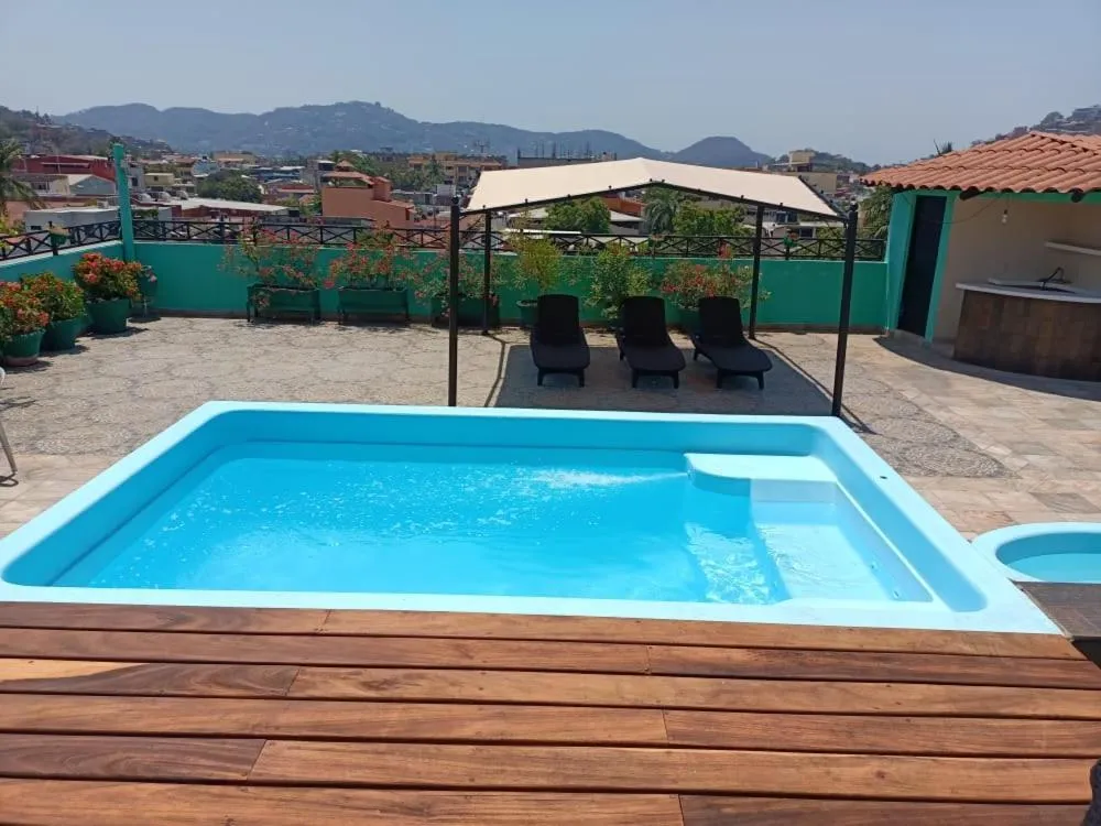 Swimming pool in Hotel Tradicional Savaro SA de CV