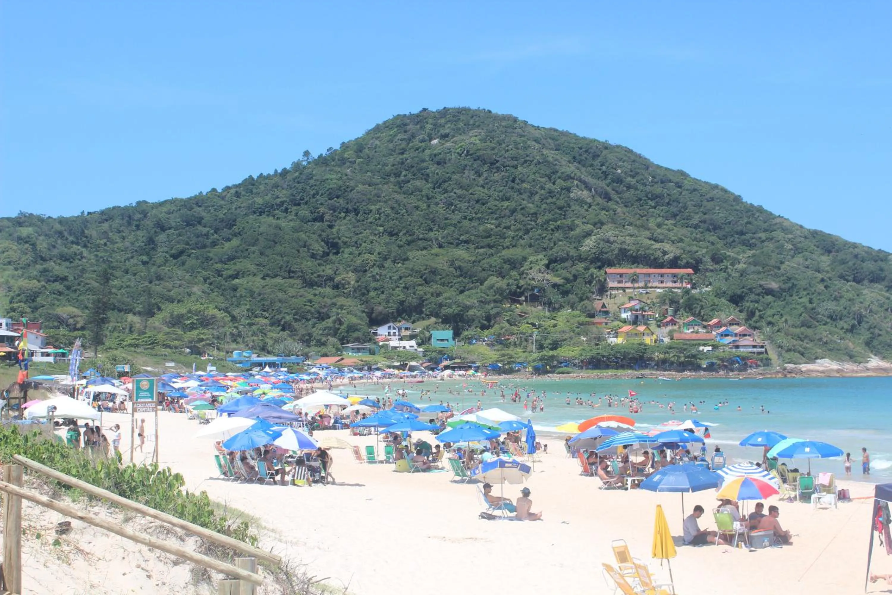 People in Hotel Bela Onda