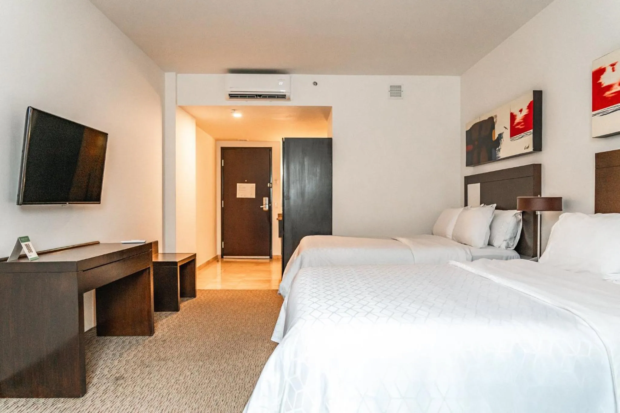 Photo of the whole room, Bed in Holiday Inn Guadalajara Patria-Universidad by IHG