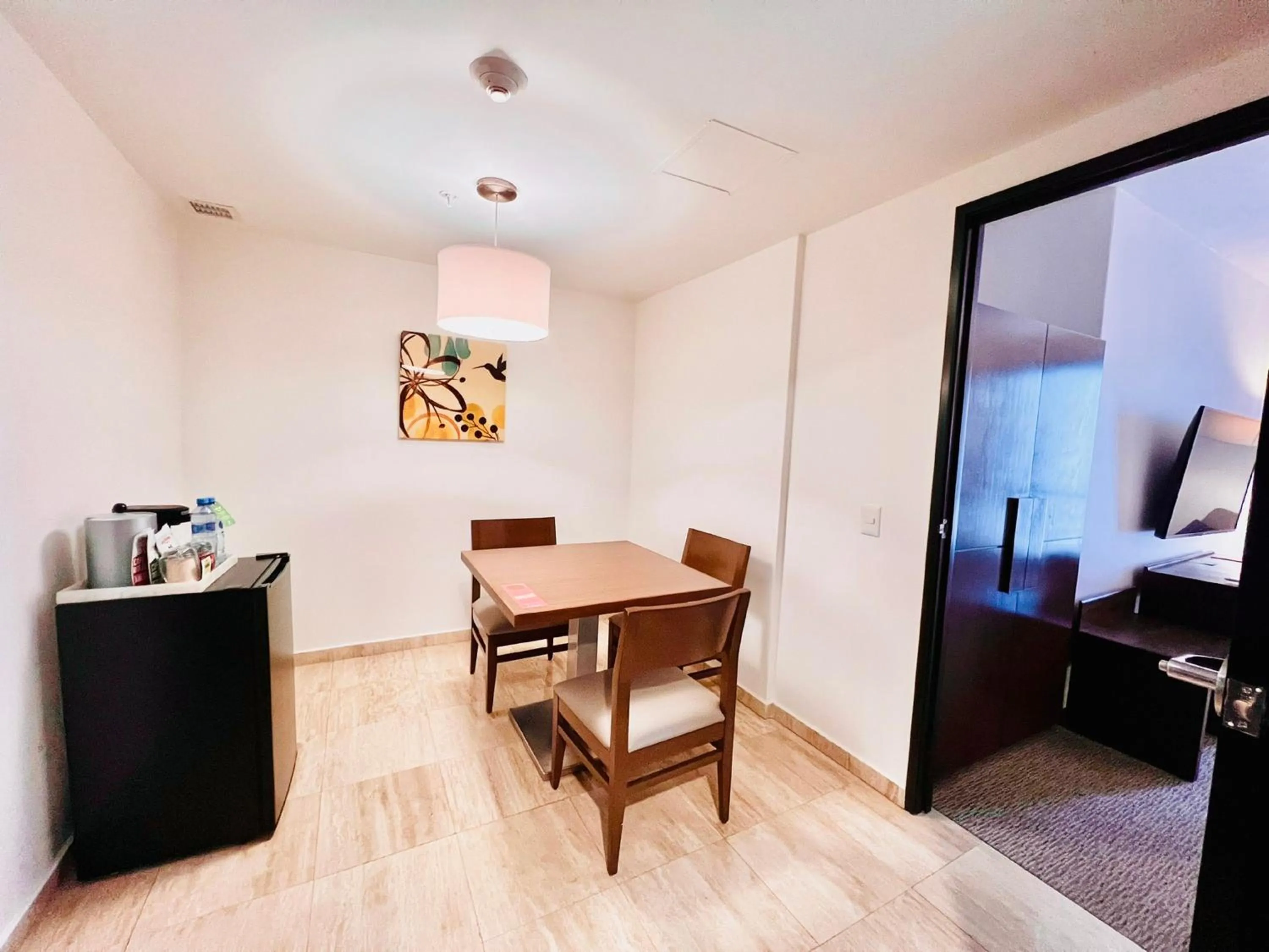 Photo of the whole room, Dining Area in HS HOTSSON Smart Guadalajara Autónoma