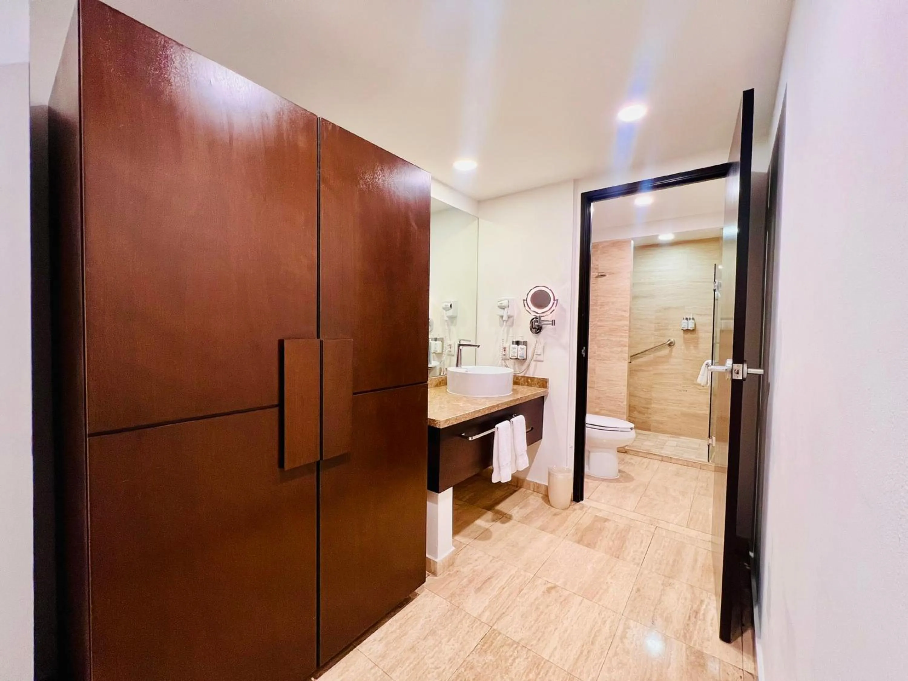 Bathroom in Holiday Inn Guadalajara Patria-Universidad by IHG