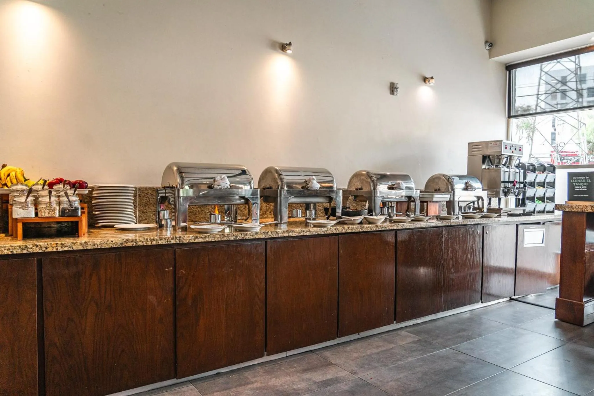 Restaurant/places to eat in Holiday Inn Guadalajara Patria-Universidad by IHG