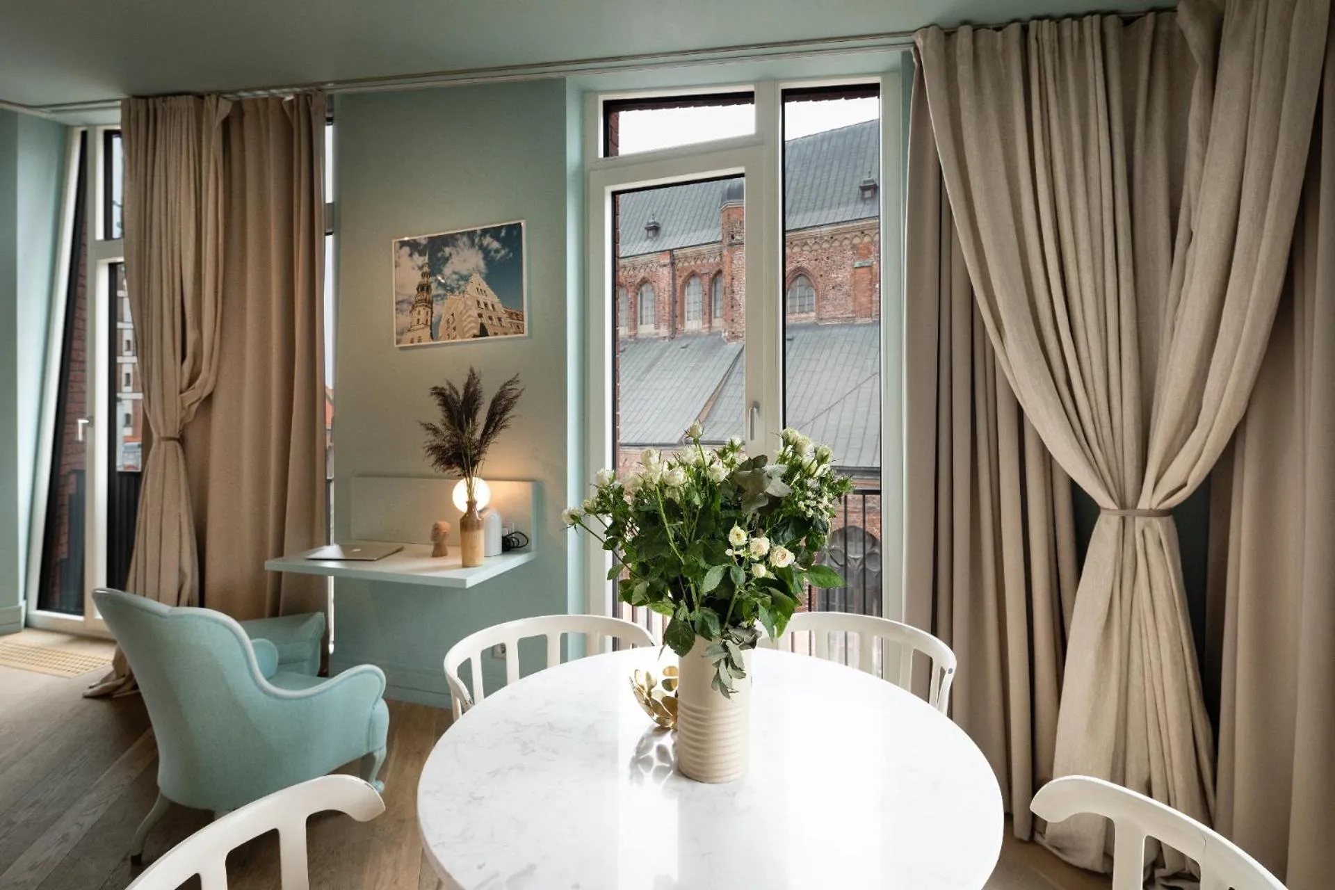 Living room in Redstone Apartments