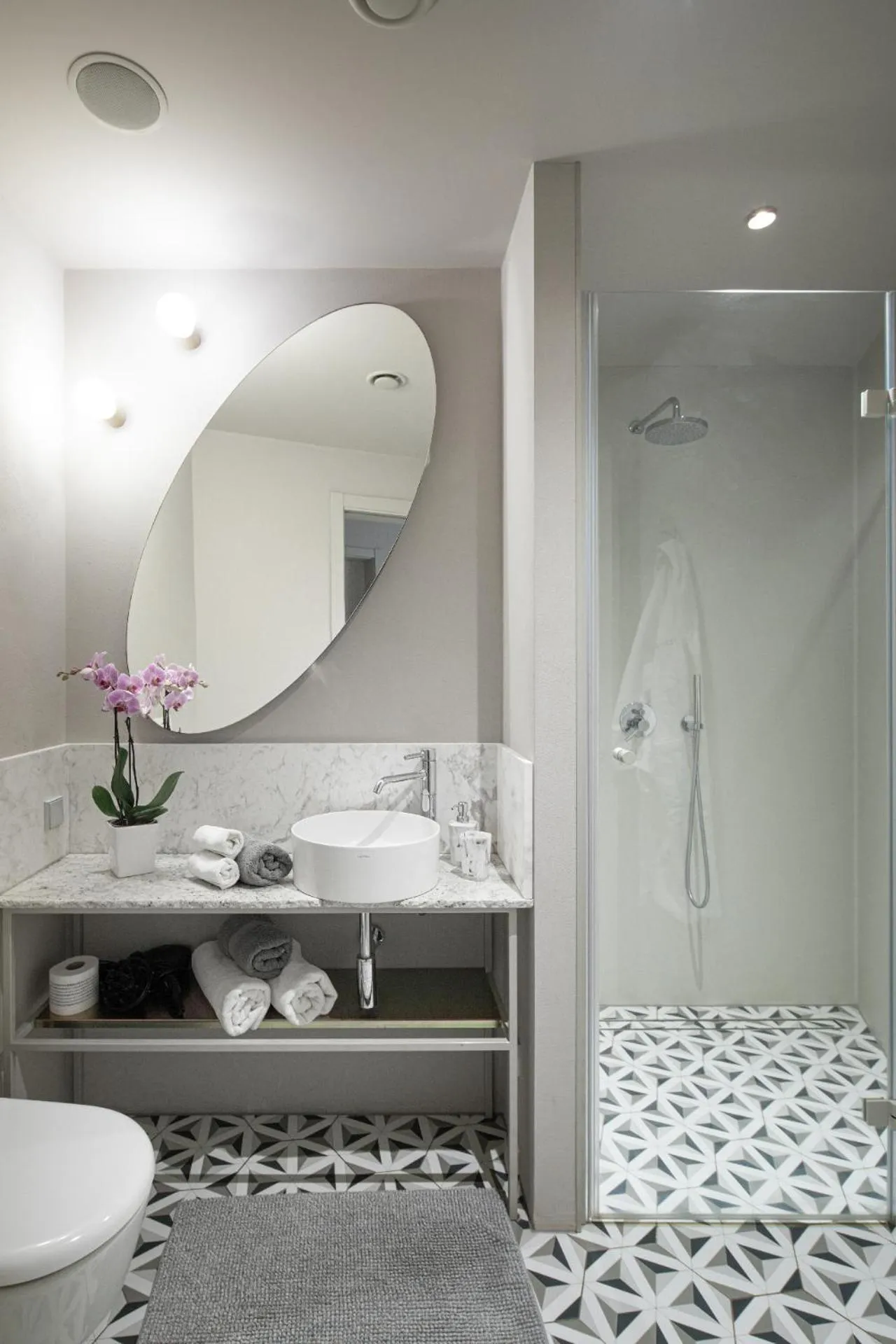 Shower in Redstone Apartments