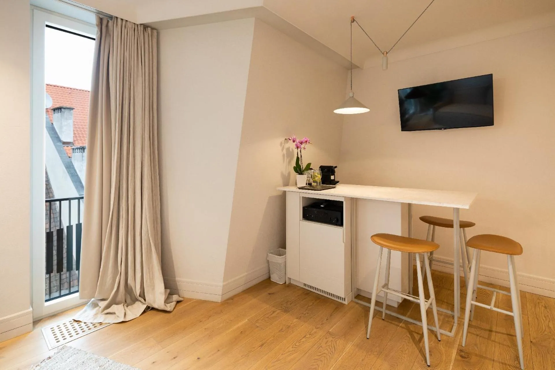 TV and multimedia in Redstone Apartments