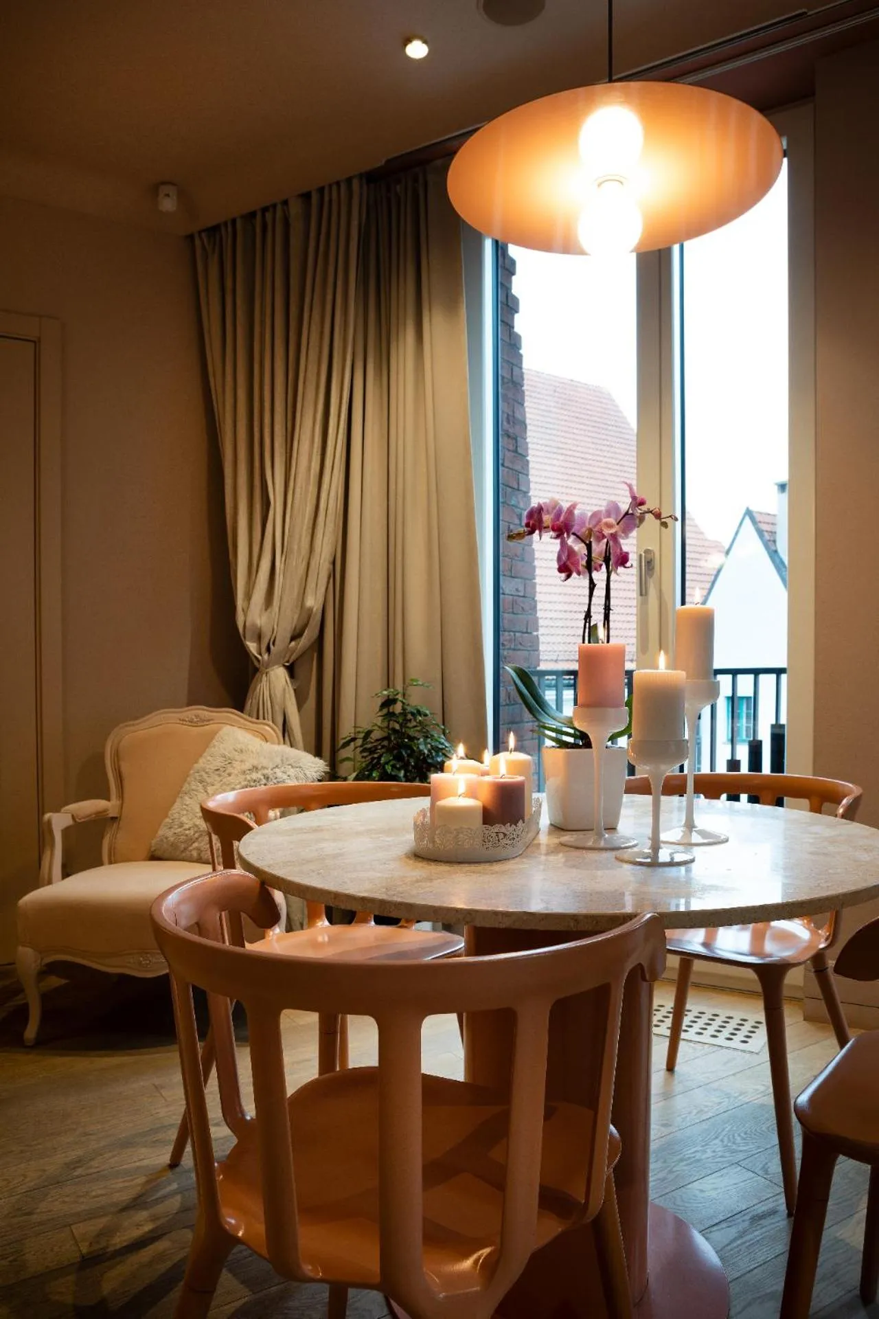 Living room in Redstone Apartments