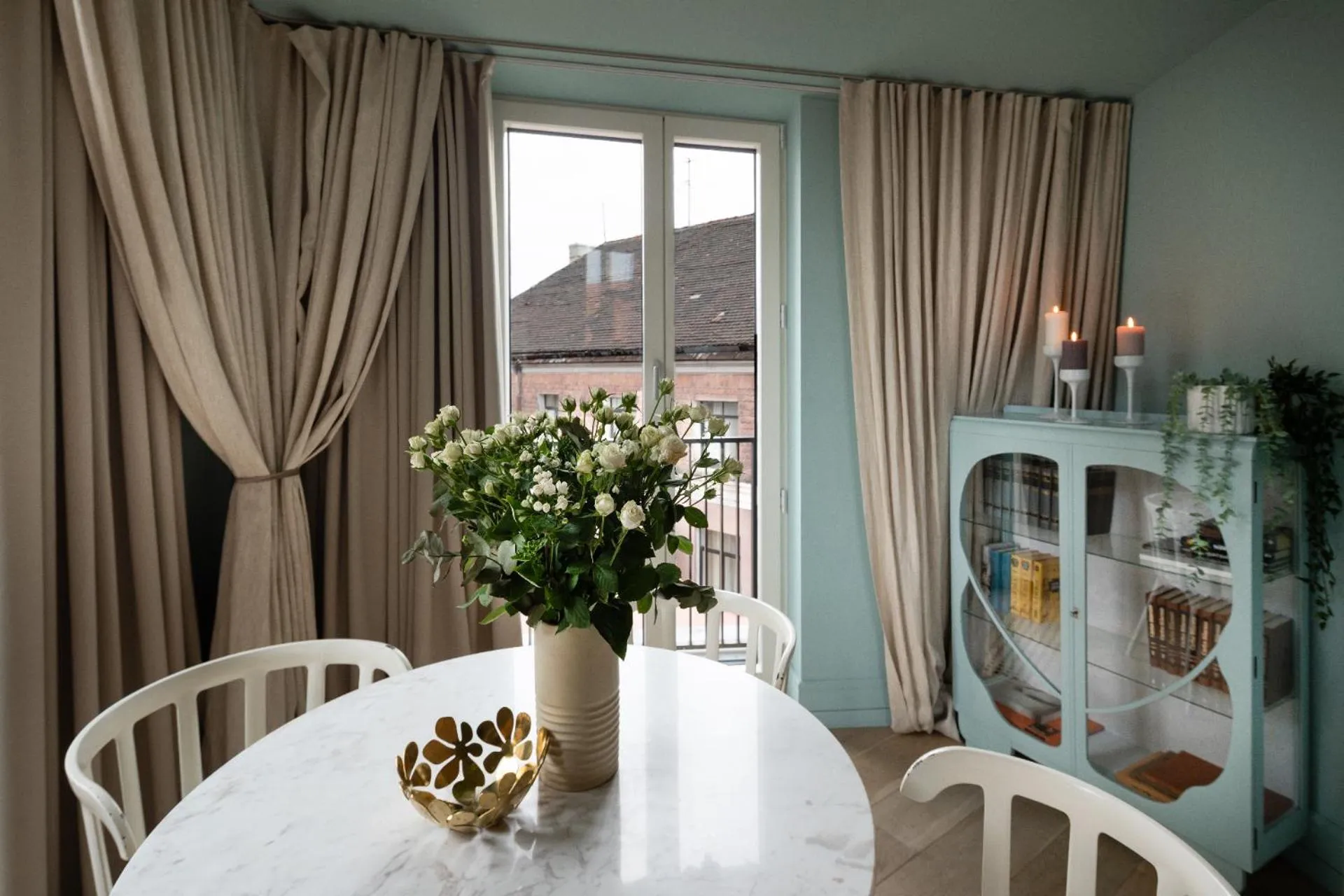 Dining area in Redstone Apartments