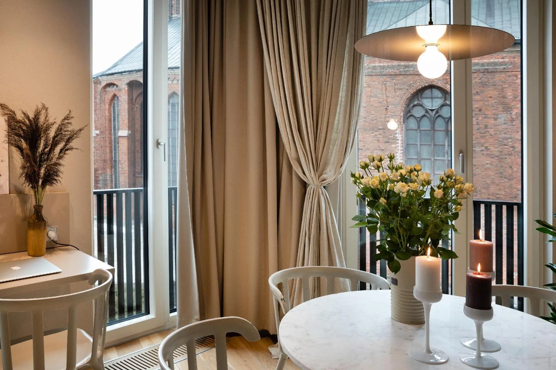 Seating area in Redstone Apartments