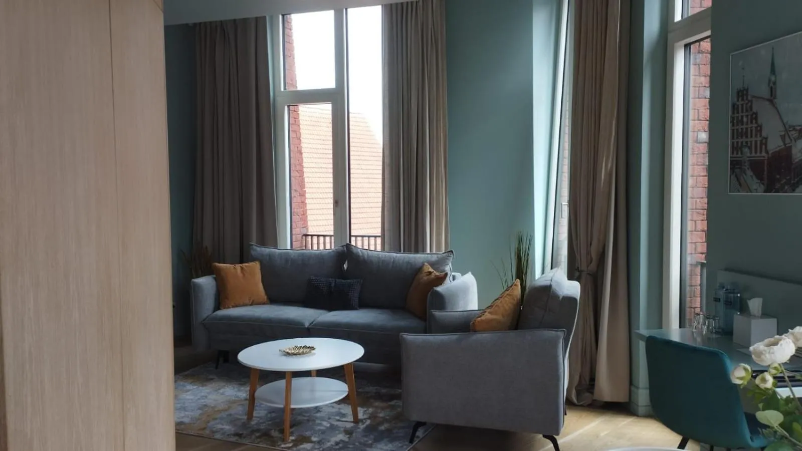 Seating area in Redstone Apartments