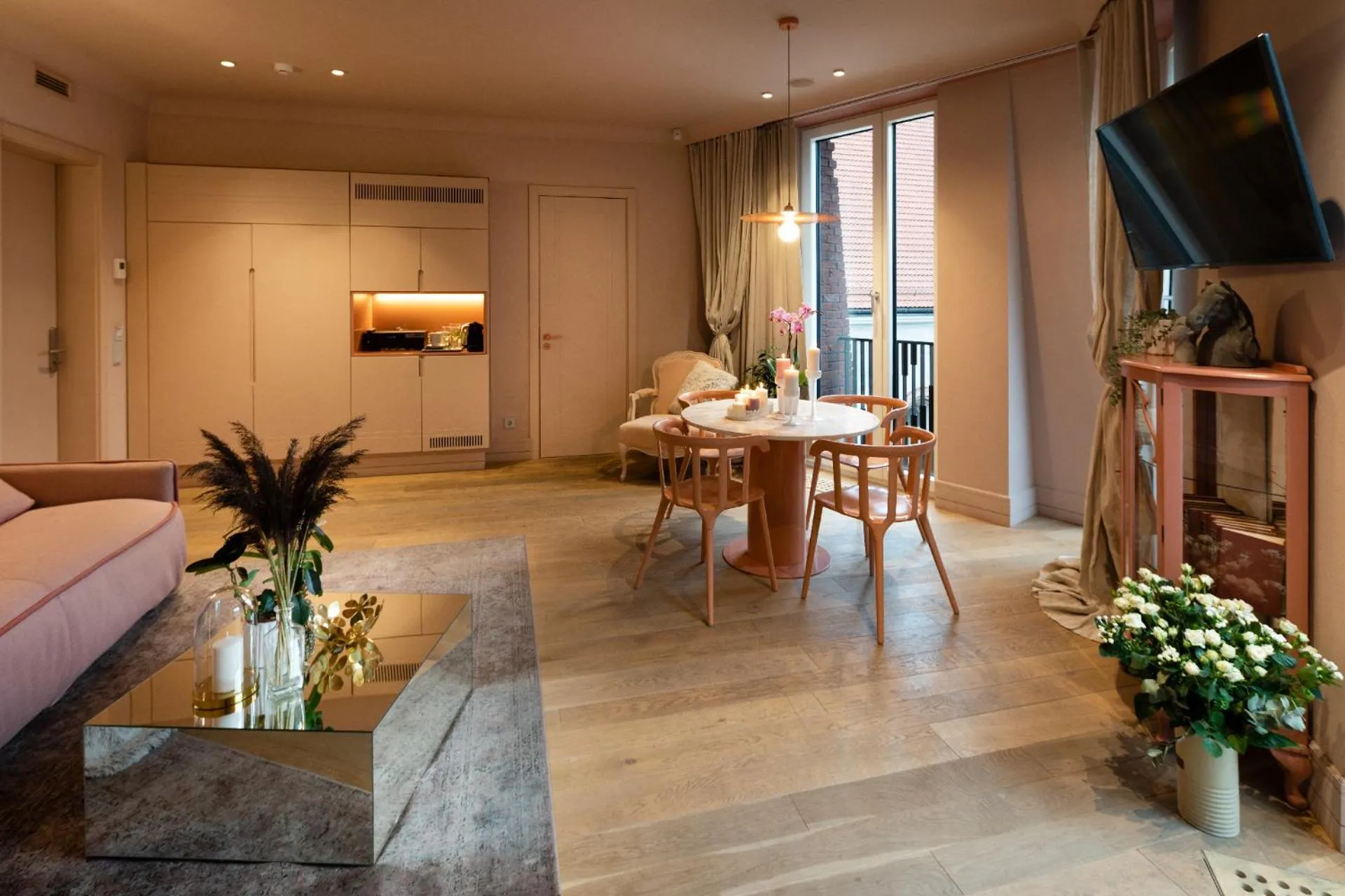 TV and multimedia in Redstone Apartments