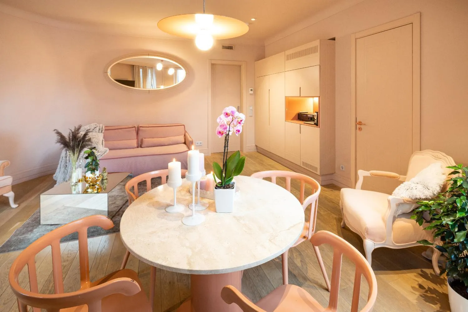 Seating area in Redstone Apartments