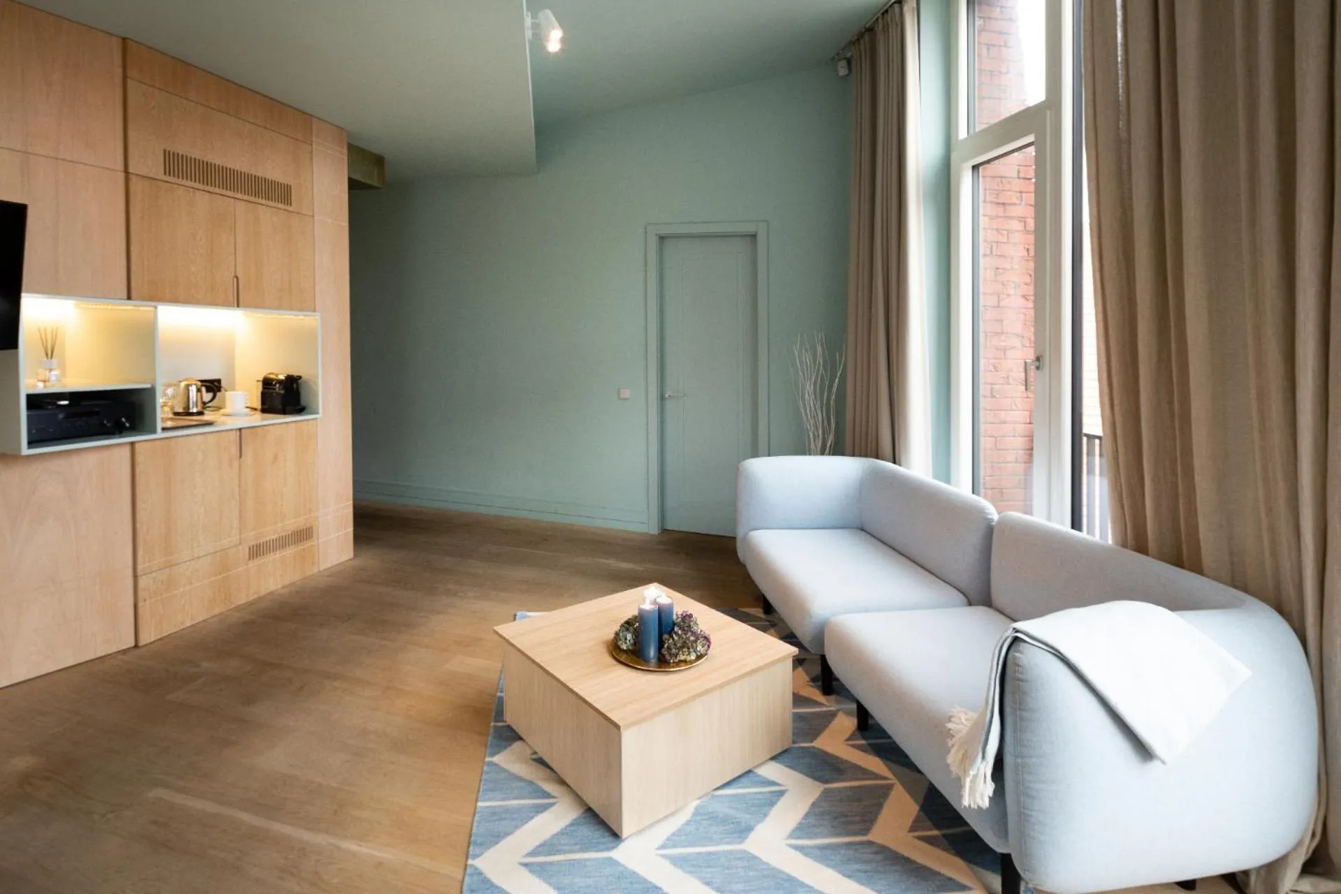 TV and multimedia in Redstone Apartments