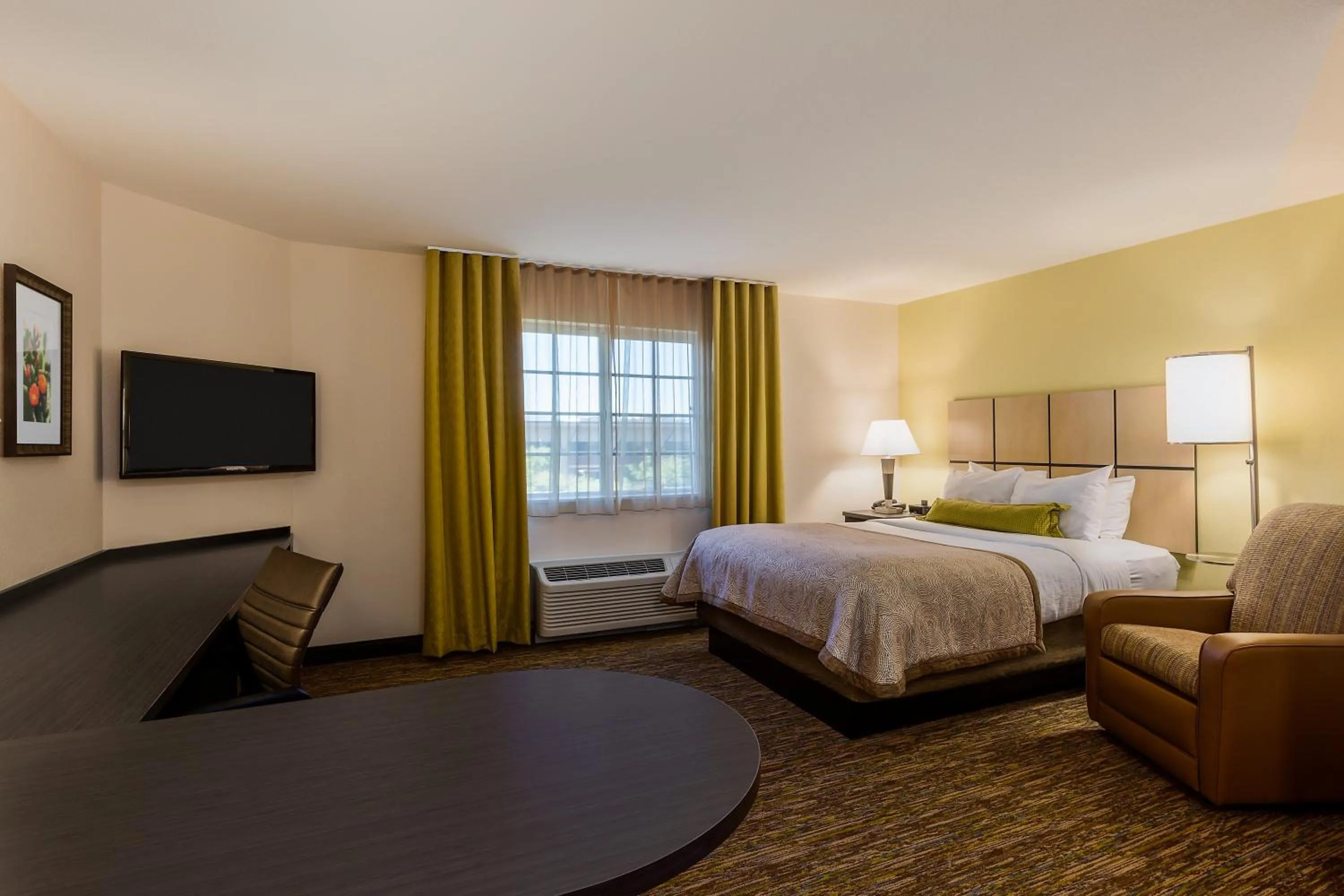 Photo of the whole room, Bed in Candlewood Suites Tucson by IHG