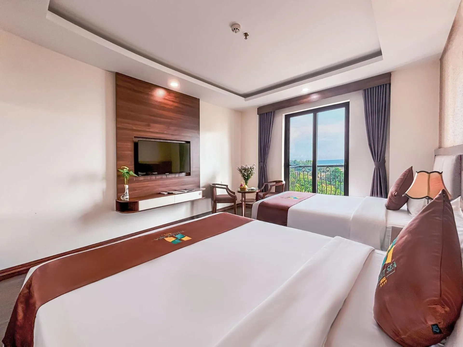 Communal lounge/ TV room, Bed in NIGHT SEA HOTEL