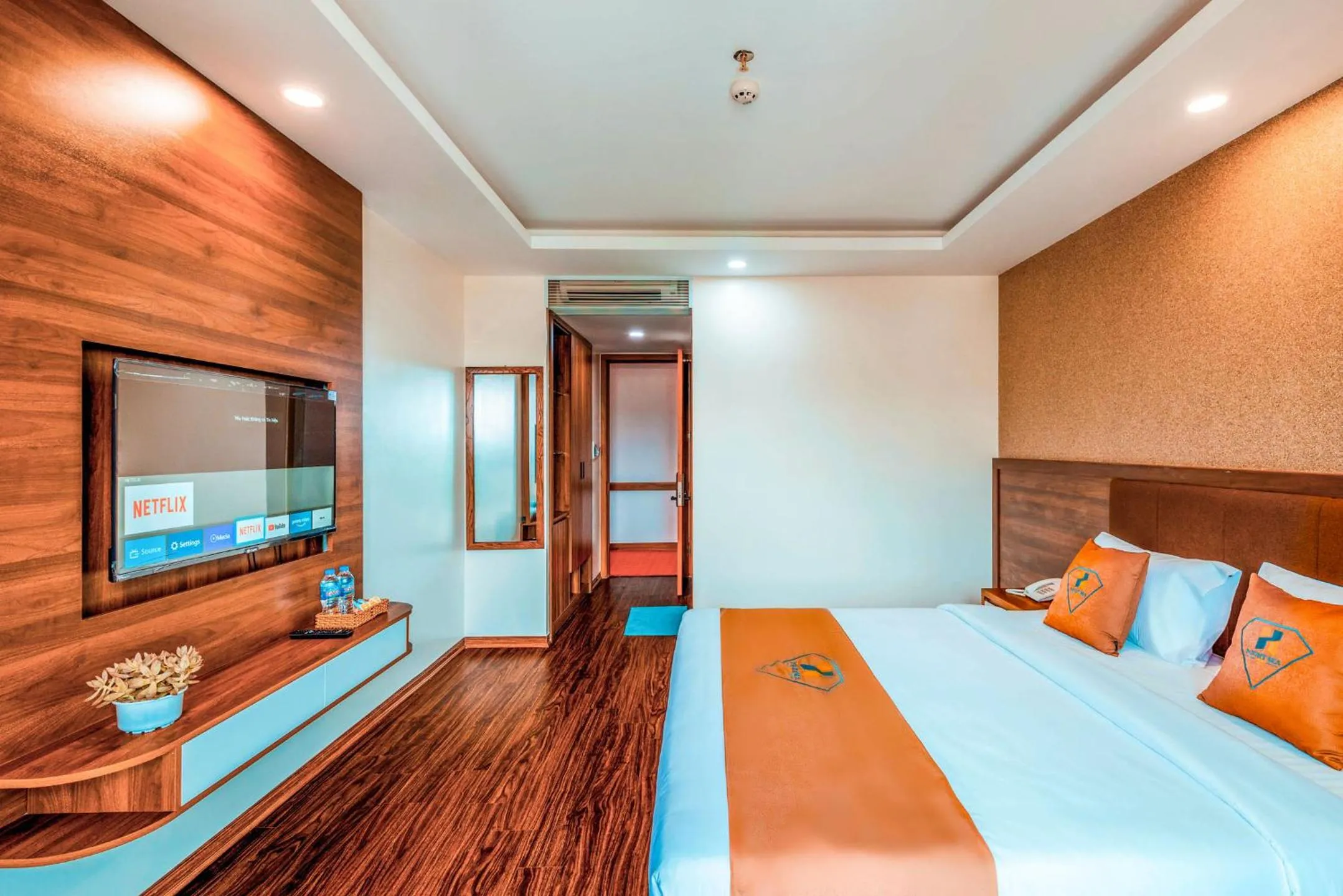 Communal lounge/ TV room, Bed in NIGHT SEA HOTEL