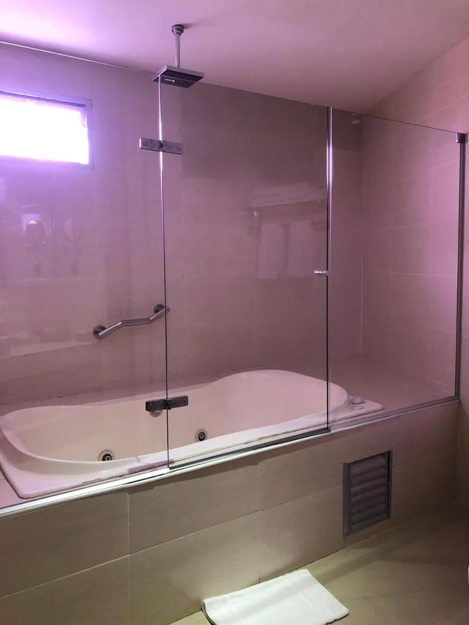 Bathroom in Radisson Diamond Barranquilla