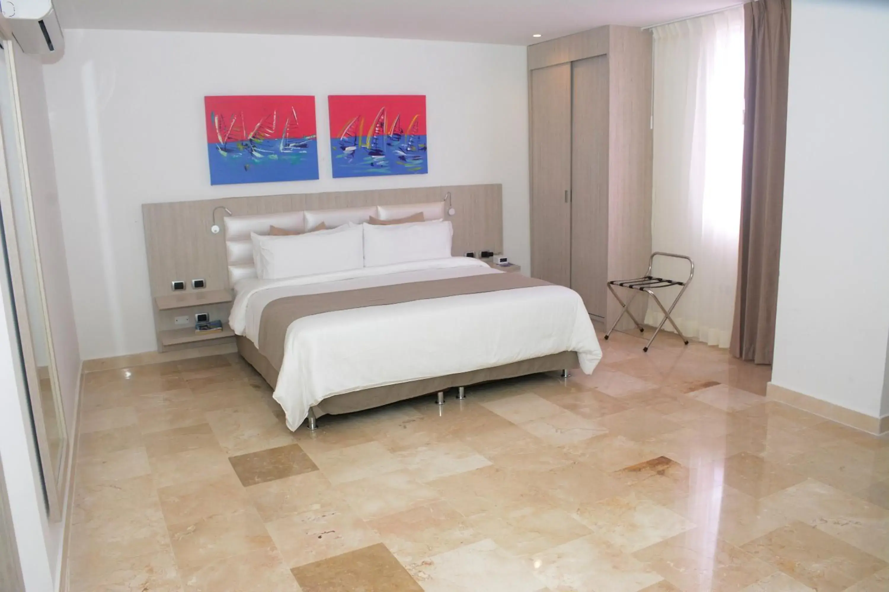 Business King Room - Non-Smoking in Radisson Diamond Barranquilla Business King Room - Non-Smoking in Radisson Diamond Barranquilla