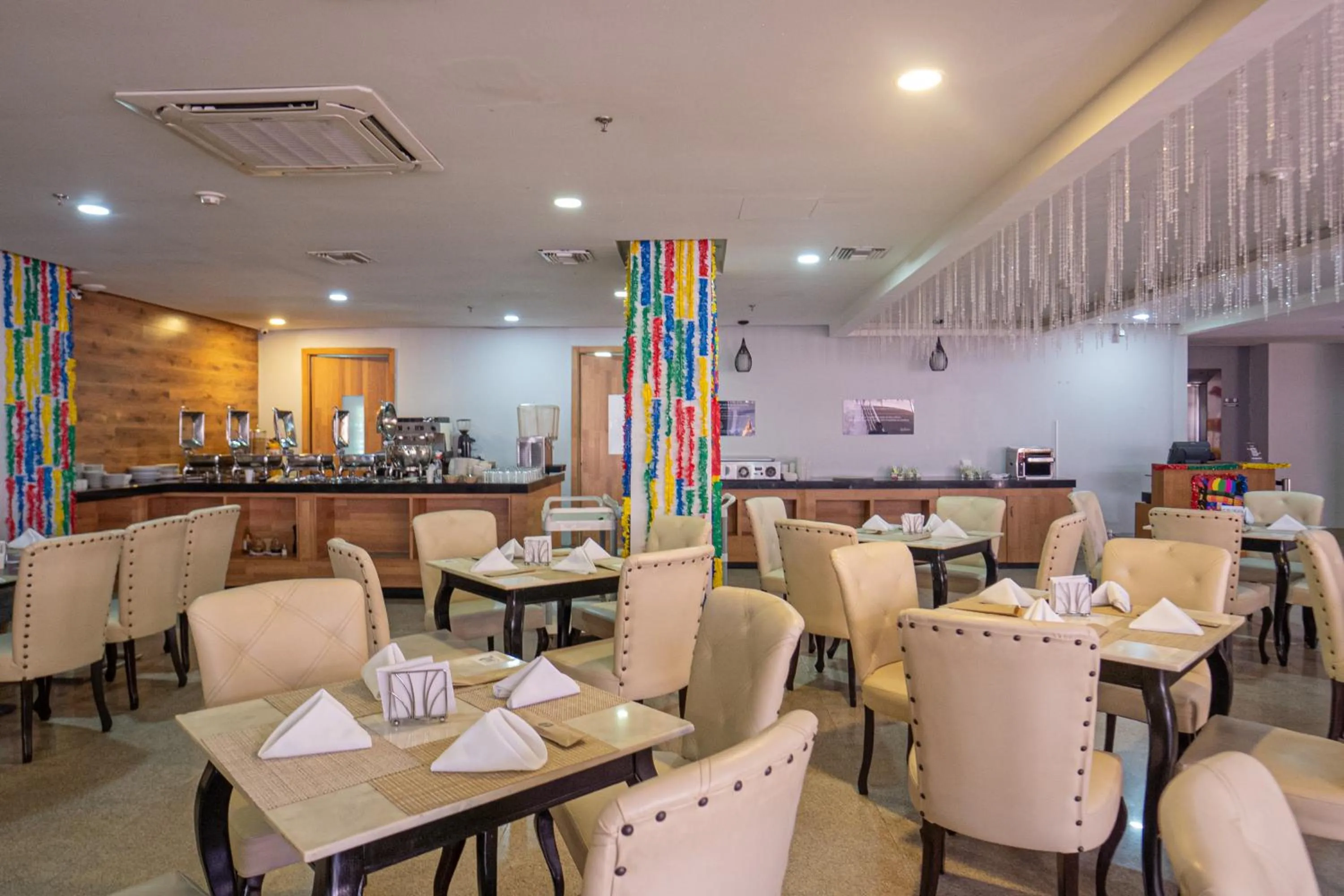 Restaurant/places to eat in Radisson Diamond Barranquilla