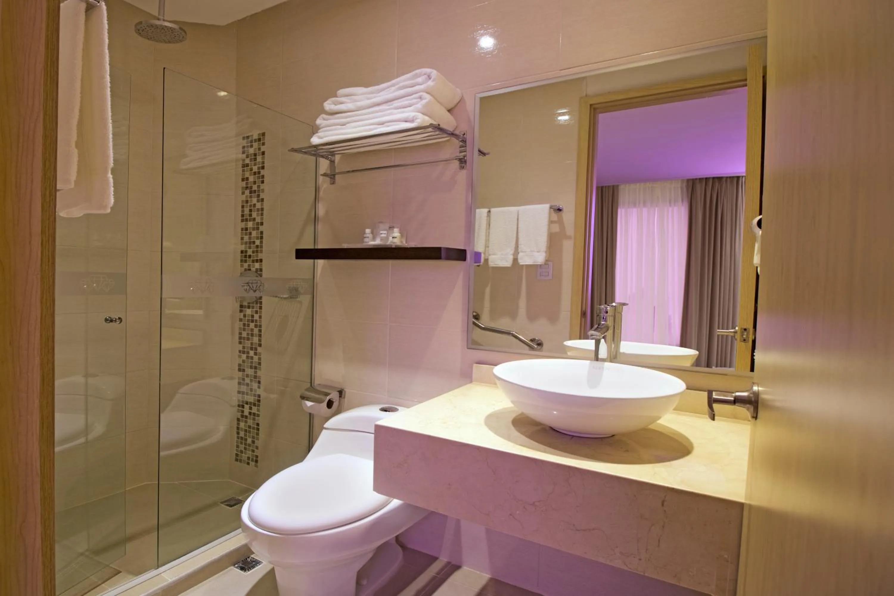 Bathroom in Radisson Diamond Barranquilla