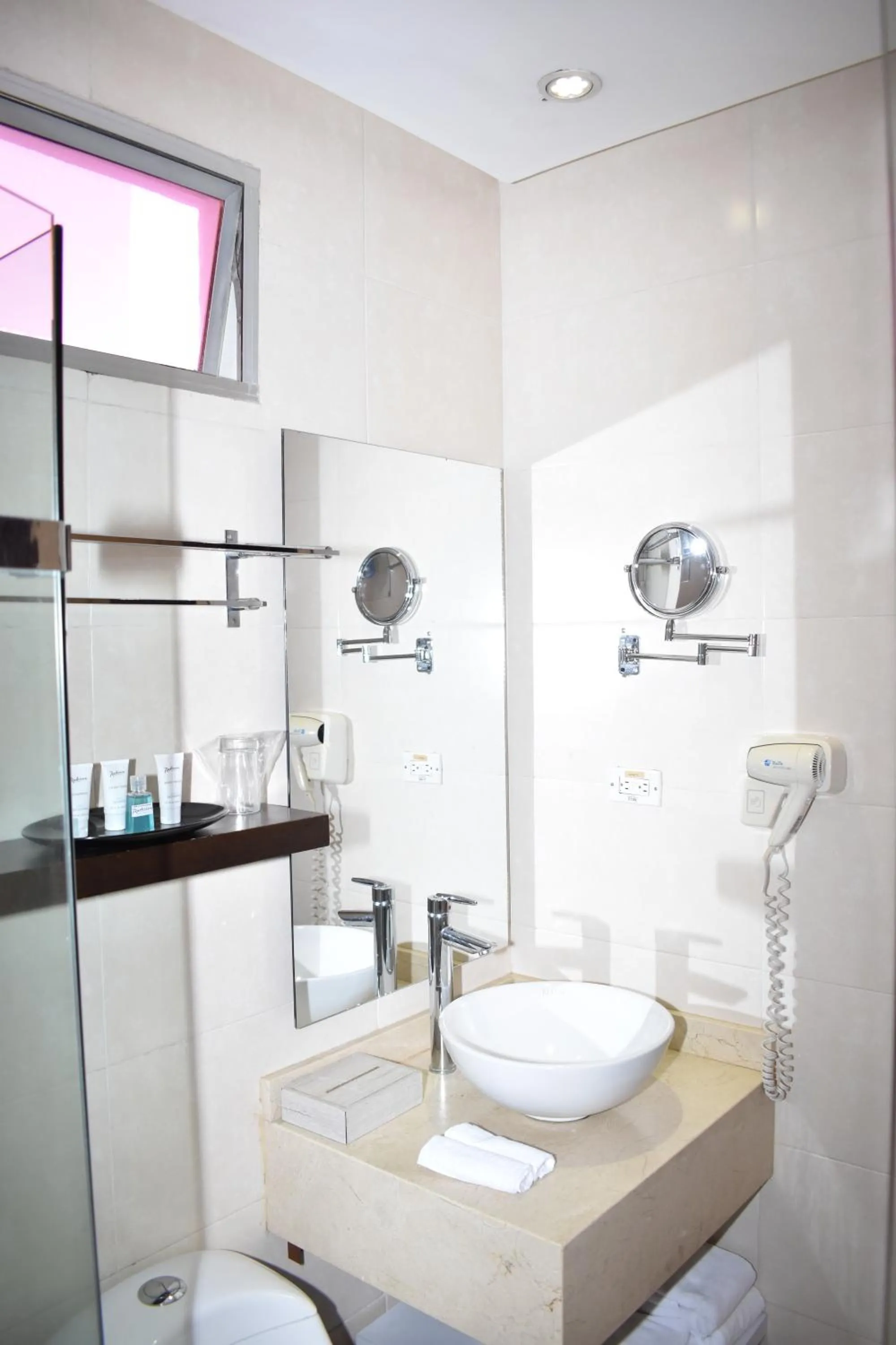 Bathroom in Radisson Diamond Barranquilla