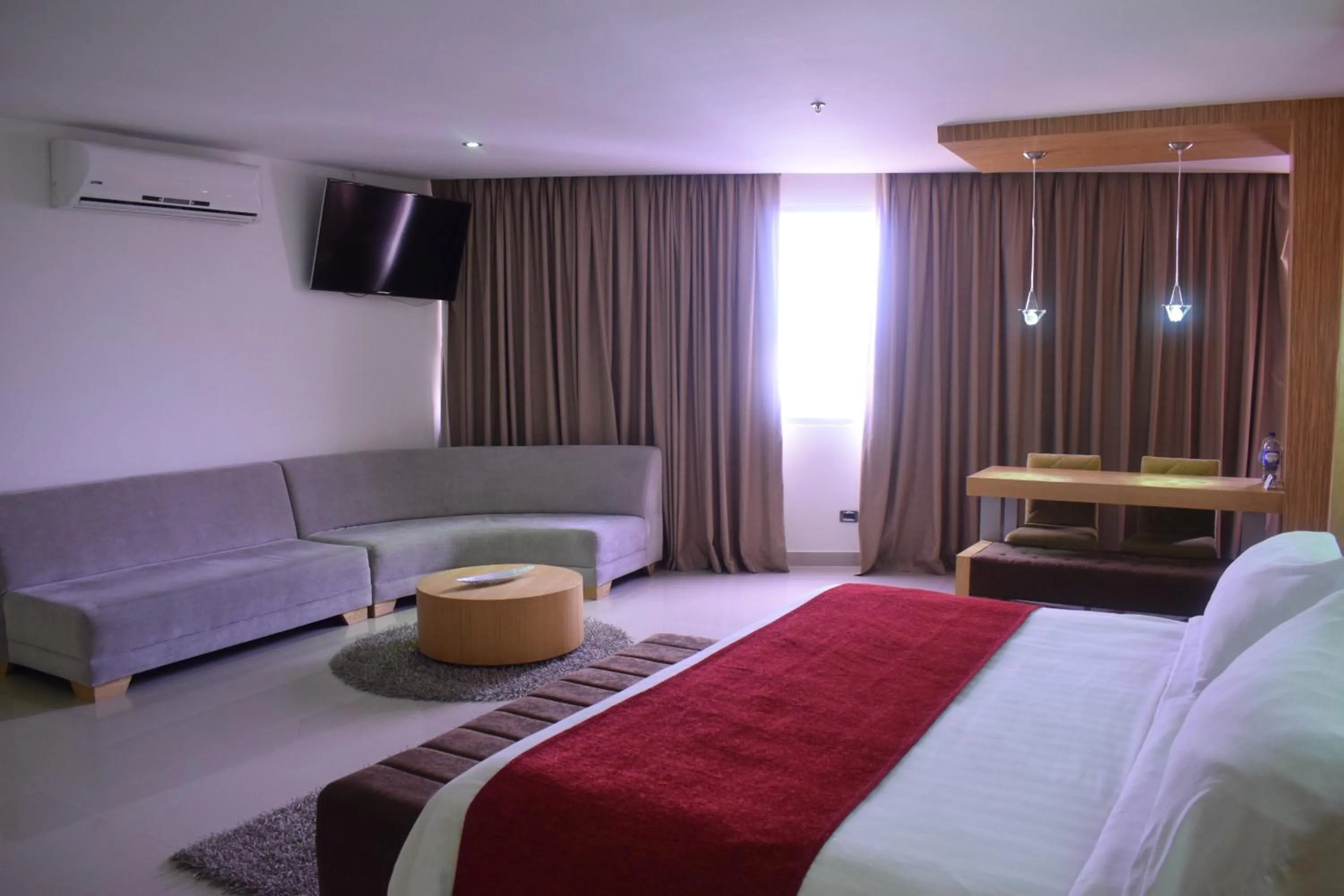 View (from property/room), Bed in Radisson Diamond Barranquilla