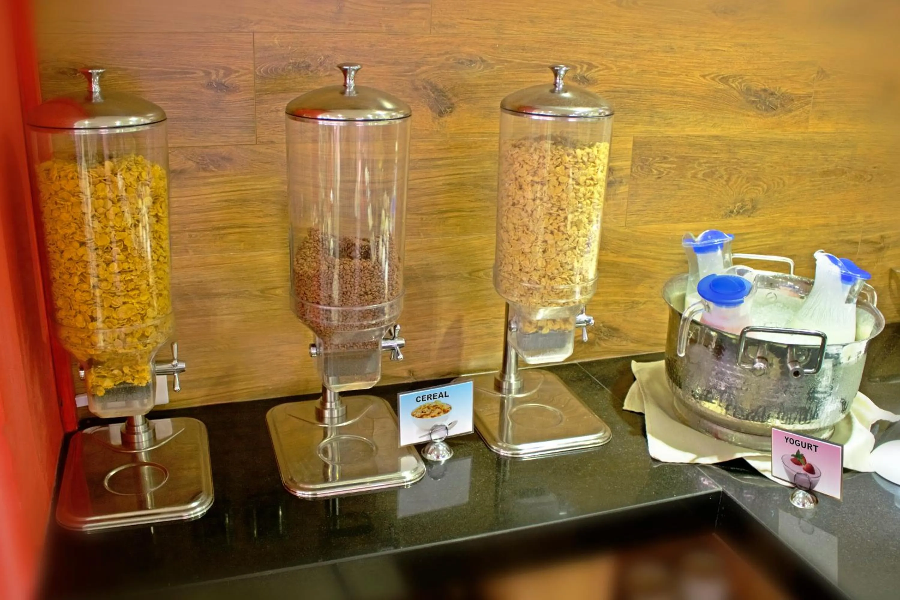 Buffet breakfast in Radisson Diamond Barranquilla