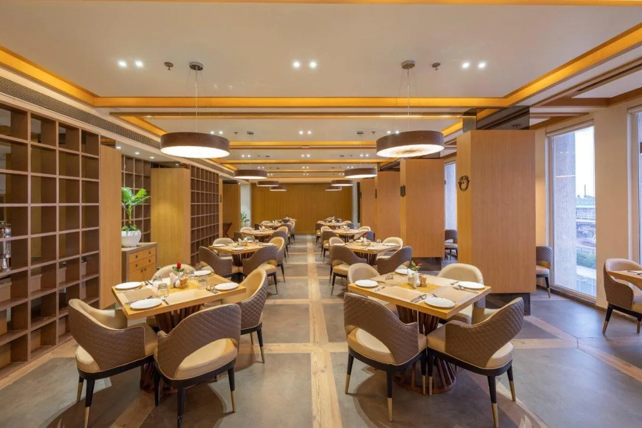 Restaurant/places to eat in Sarovar Portico Morbi