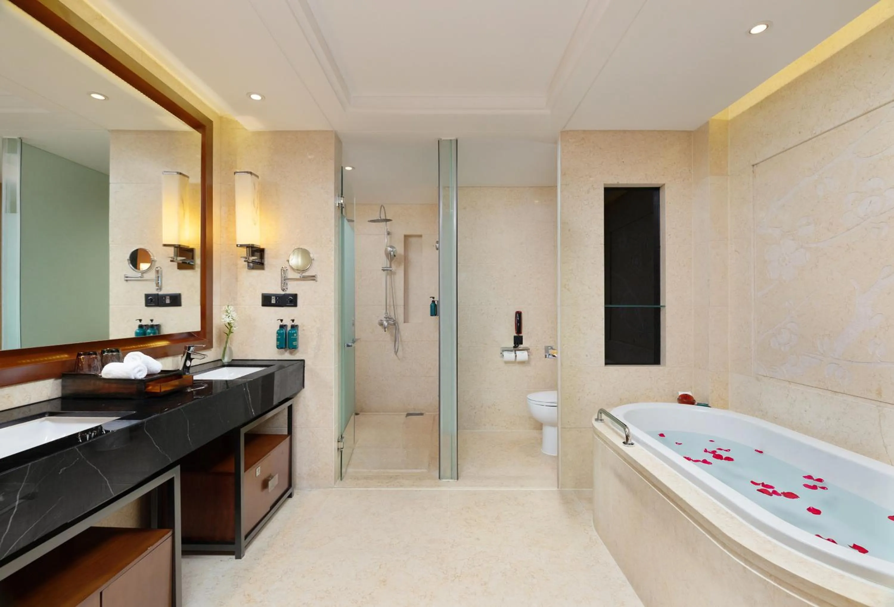 Shower in Crowne Plaza Chengdu West by IHG