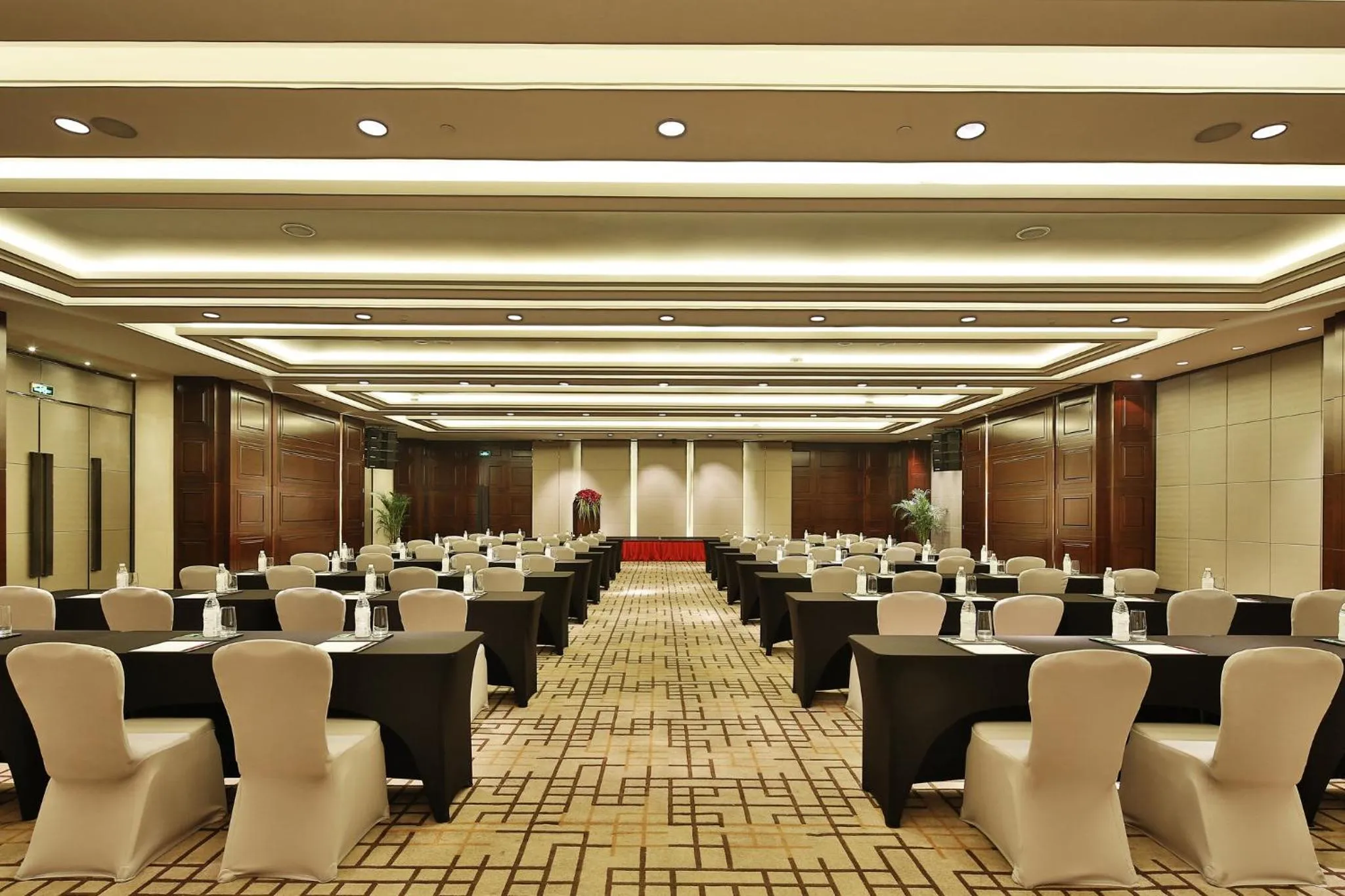 Meeting/conference room in Crowne Plaza Chengdu West by IHG