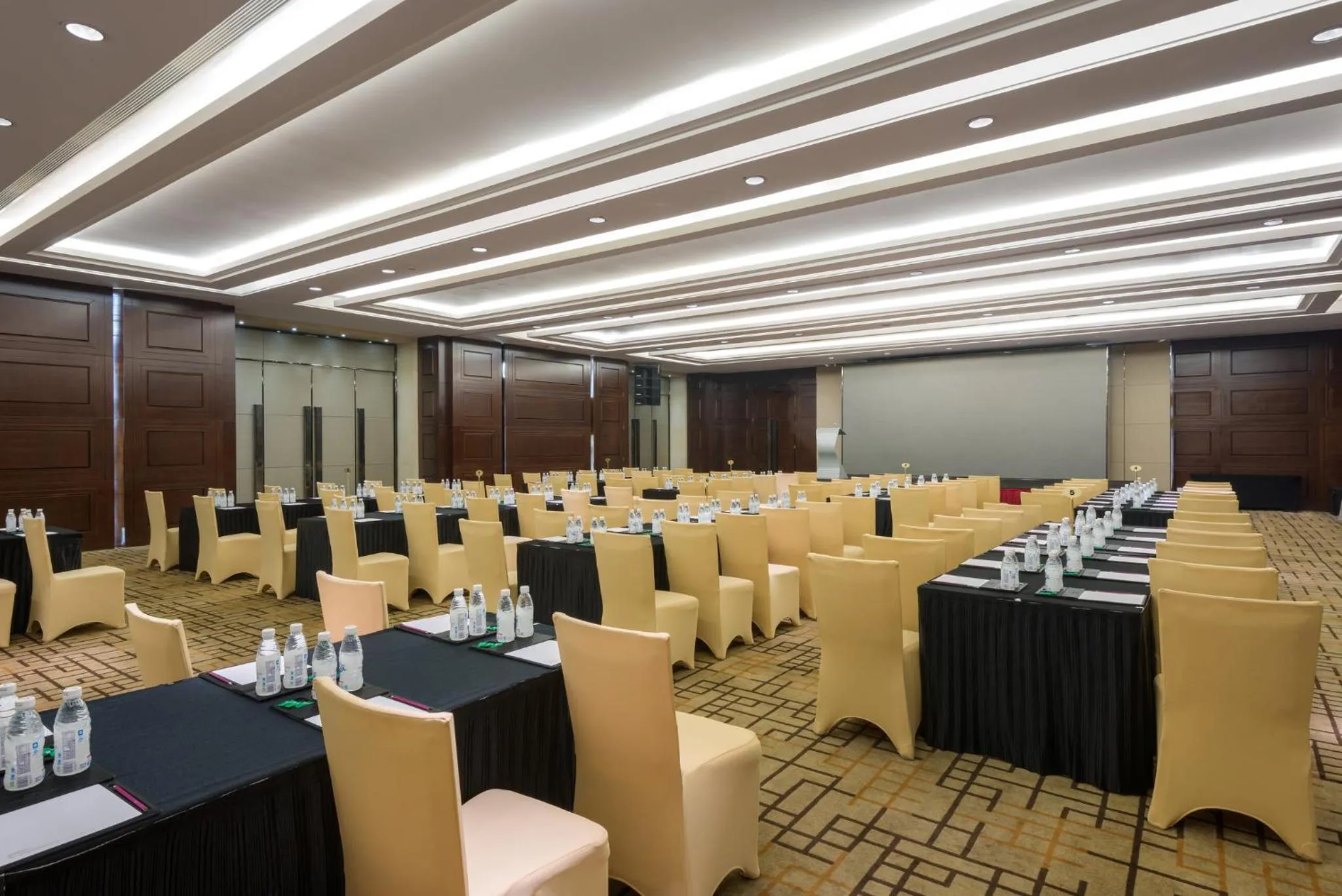 Meeting/conference room in Crowne Plaza Chengdu West by IHG