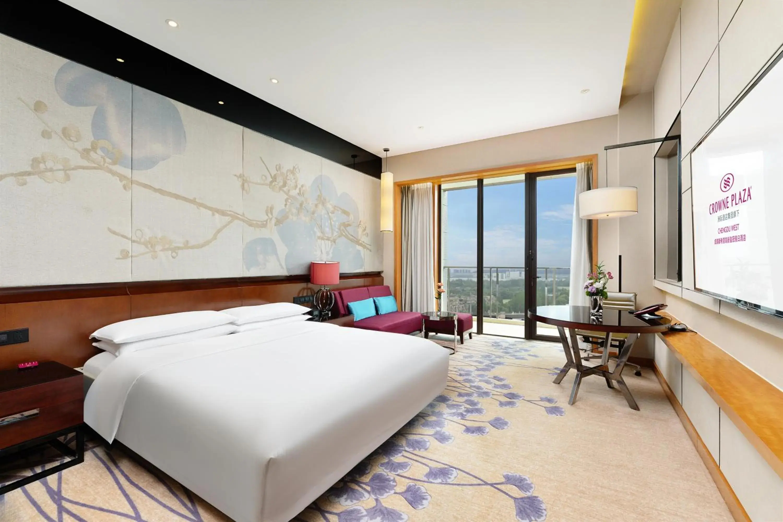 Standard King Room with Lounge Access in Crowne Plaza Chengdu West by IHG Standard King Room with Lounge Access in Crowne Plaza Chengdu West by IHG