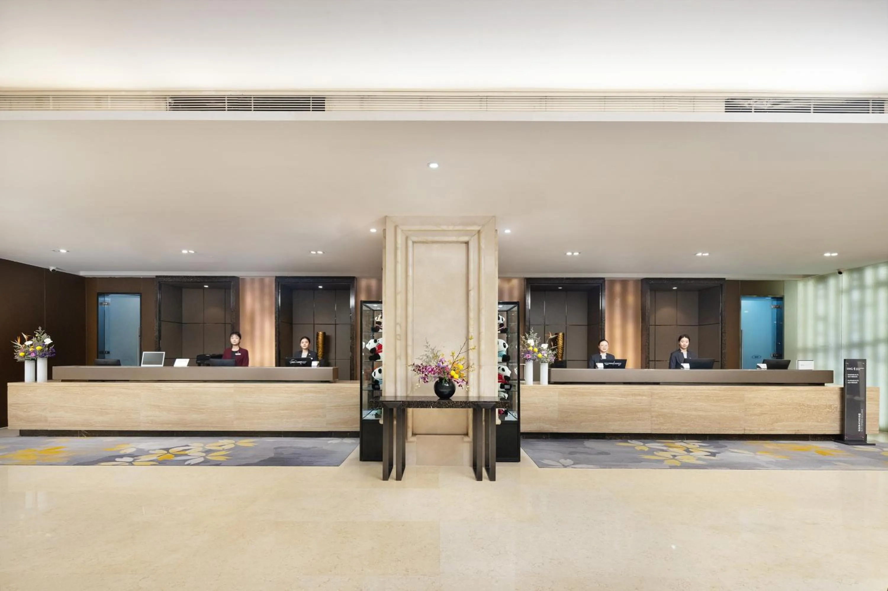 Lobby or reception in Crowne Plaza Chengdu West by IHG