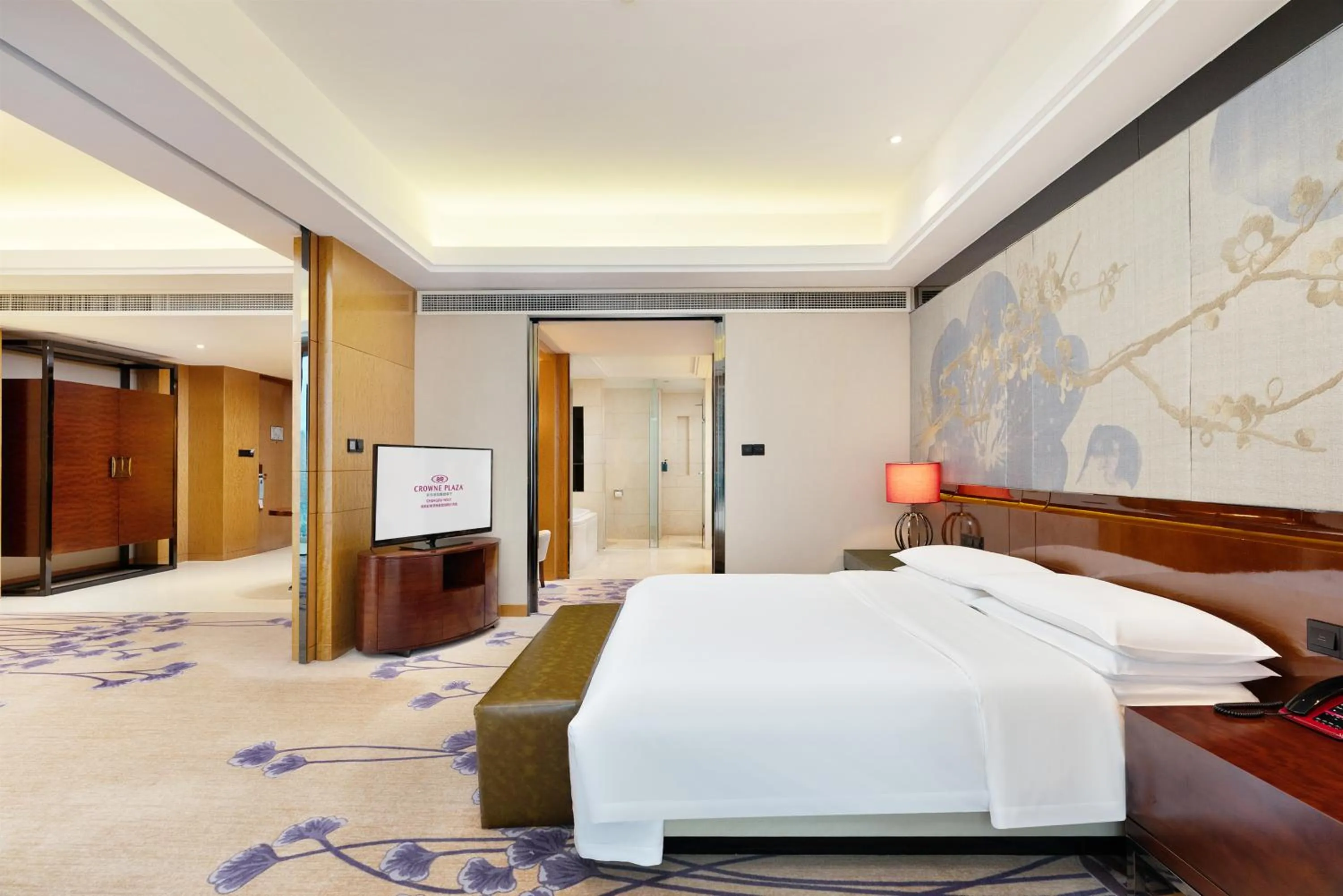 Bed in Crowne Plaza Chengdu West by IHG