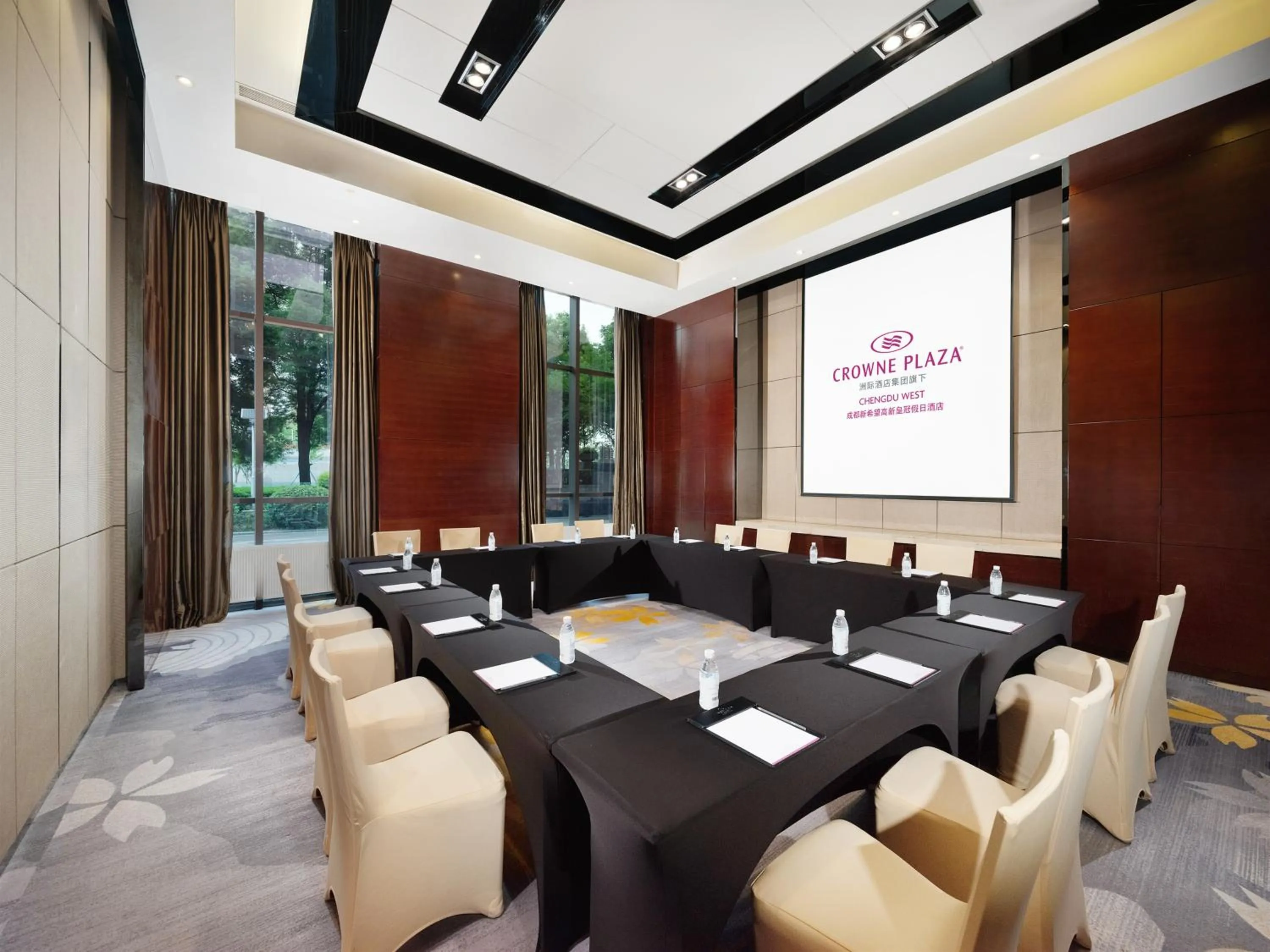 Meeting/conference room in Crowne Plaza Chengdu West by IHG